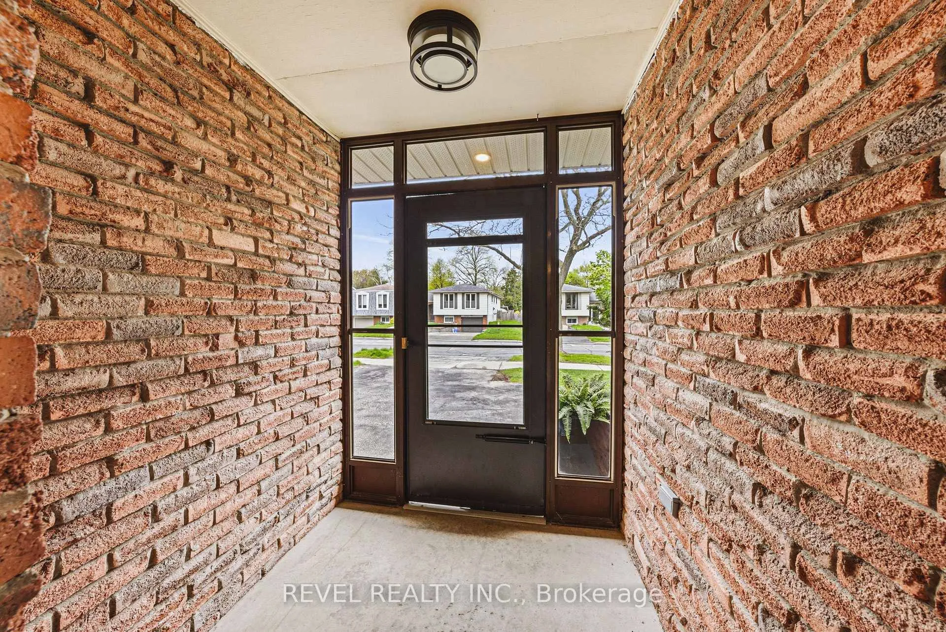 Photo 4 of 5064 Brady Avenue, Burlington, Appleby — HOMEH