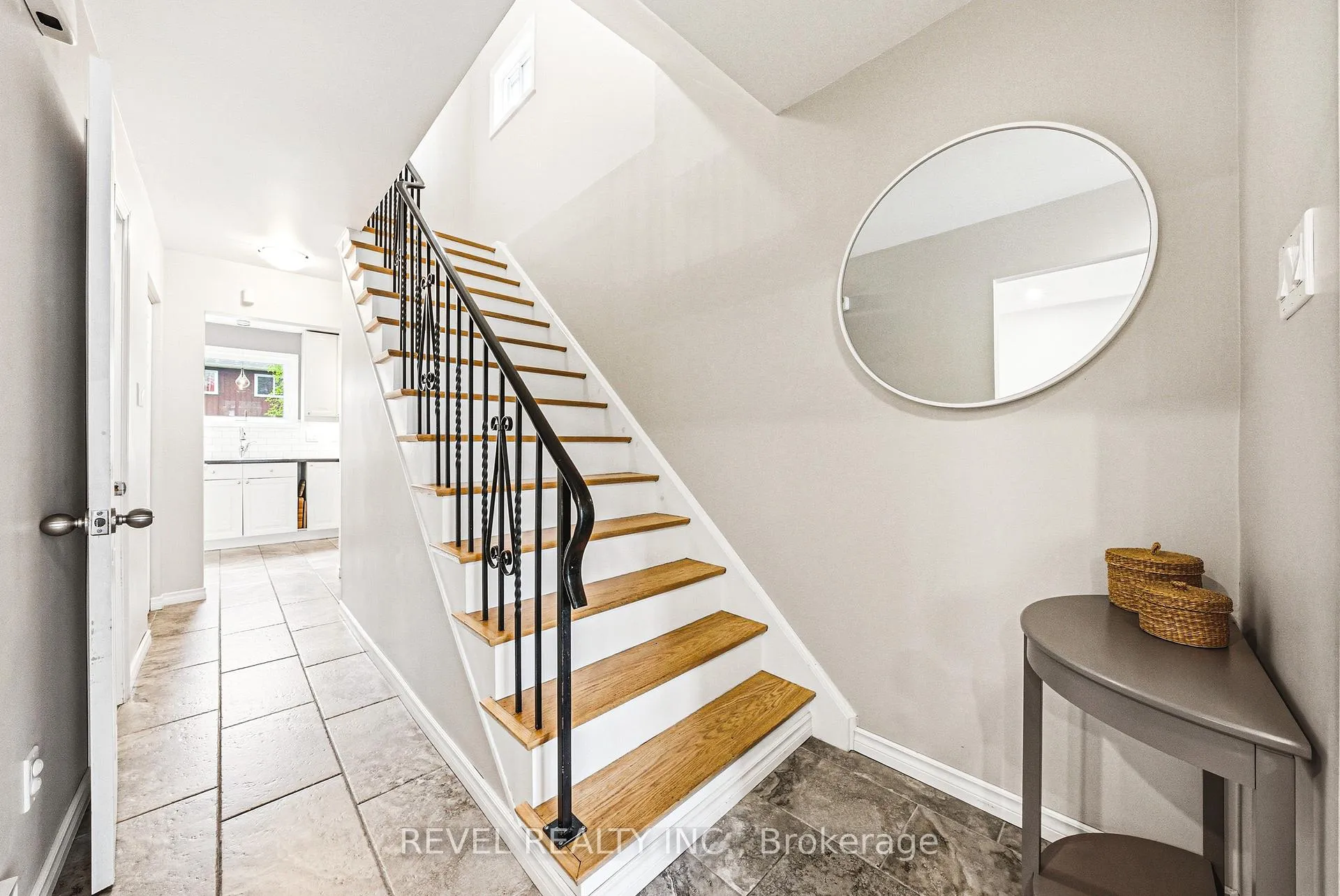 Photo 5 of 5064 Brady Avenue, Burlington, Appleby — HOMEH