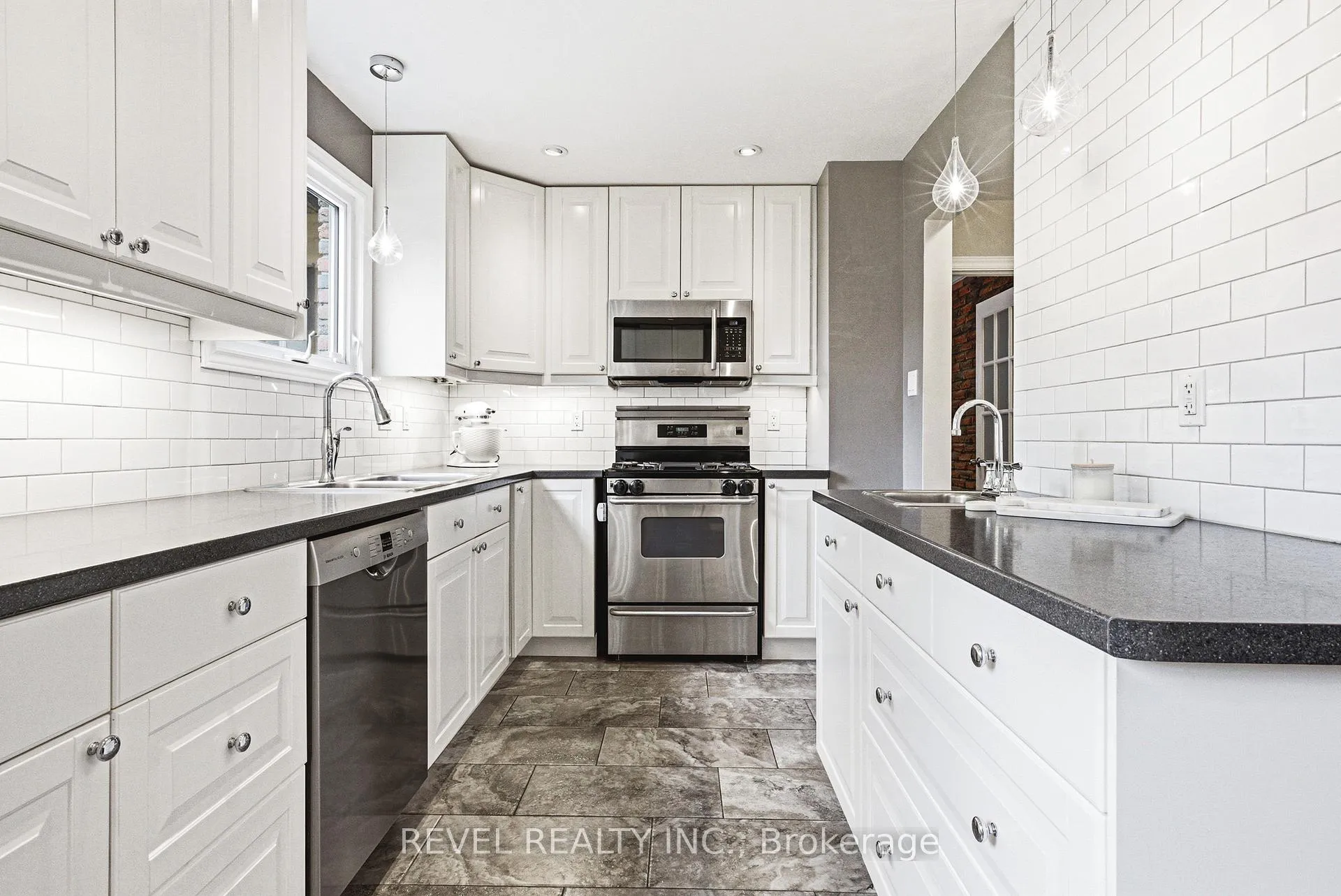Photo 10 of 5064 Brady Avenue, Burlington, Appleby — HOMEH