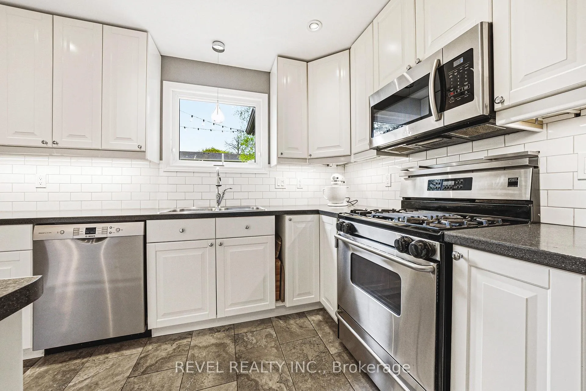 Photo 11 of 5064 Brady Avenue, Burlington, Appleby — HOMEH
