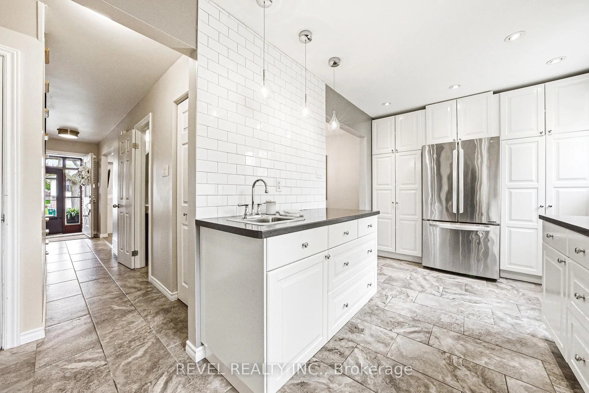 Photo 12 of 5064 Brady Avenue, Burlington, Appleby — HOMEH
