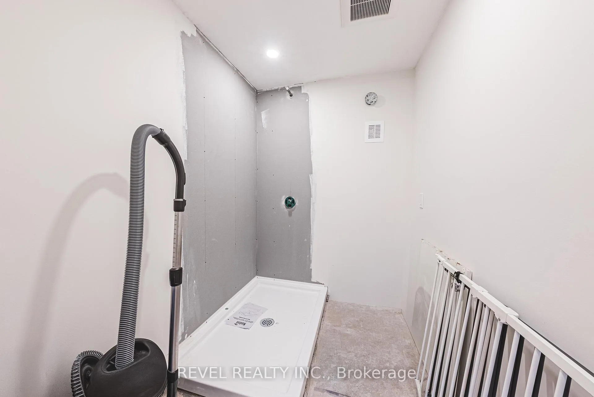 Photo 26 of 5064 Brady Avenue, Burlington, Appleby — HOMEH