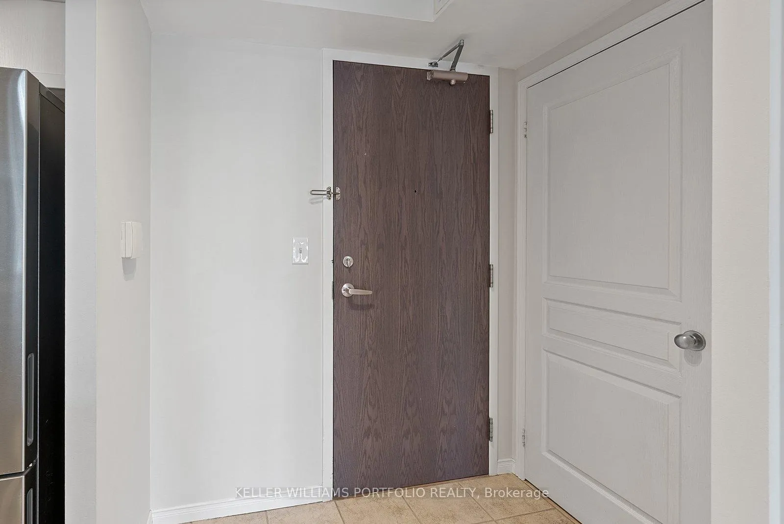 Photo 3 of Unit 408, 1829 Queen Street E, Toronto, The Beaches — HOMEH