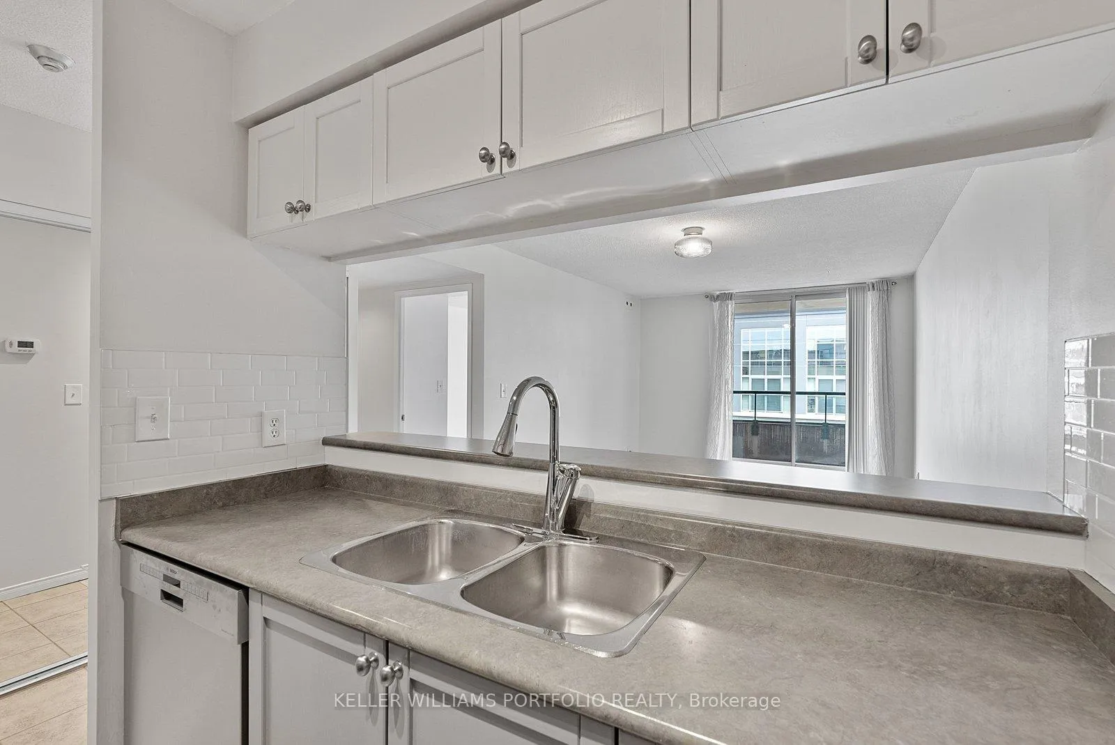 Photo 6 of Unit 408, 1829 Queen Street E, Toronto, The Beaches — HOMEH