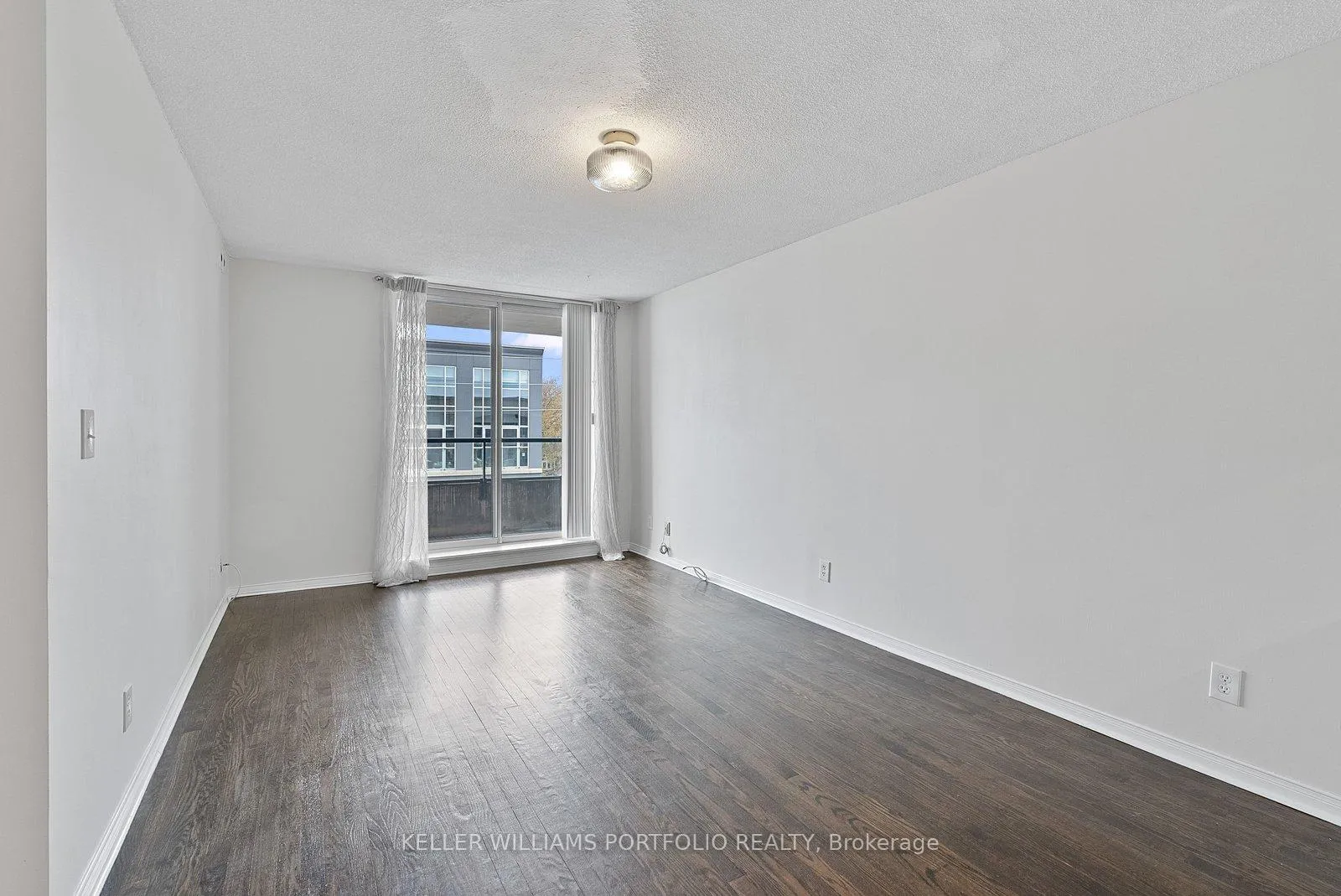 Photo 9 of Unit 408, 1829 Queen Street E, Toronto, The Beaches — HOMEH