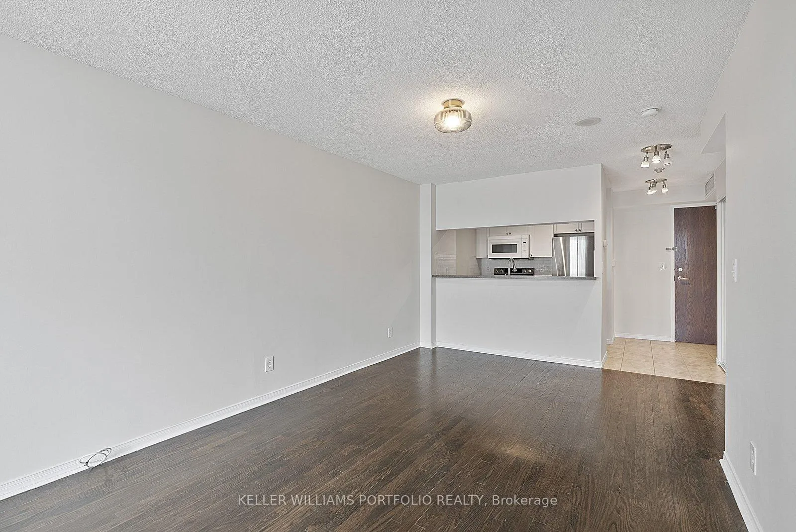Photo 14 of Unit 408, 1829 Queen Street E, Toronto, The Beaches — HOMEH