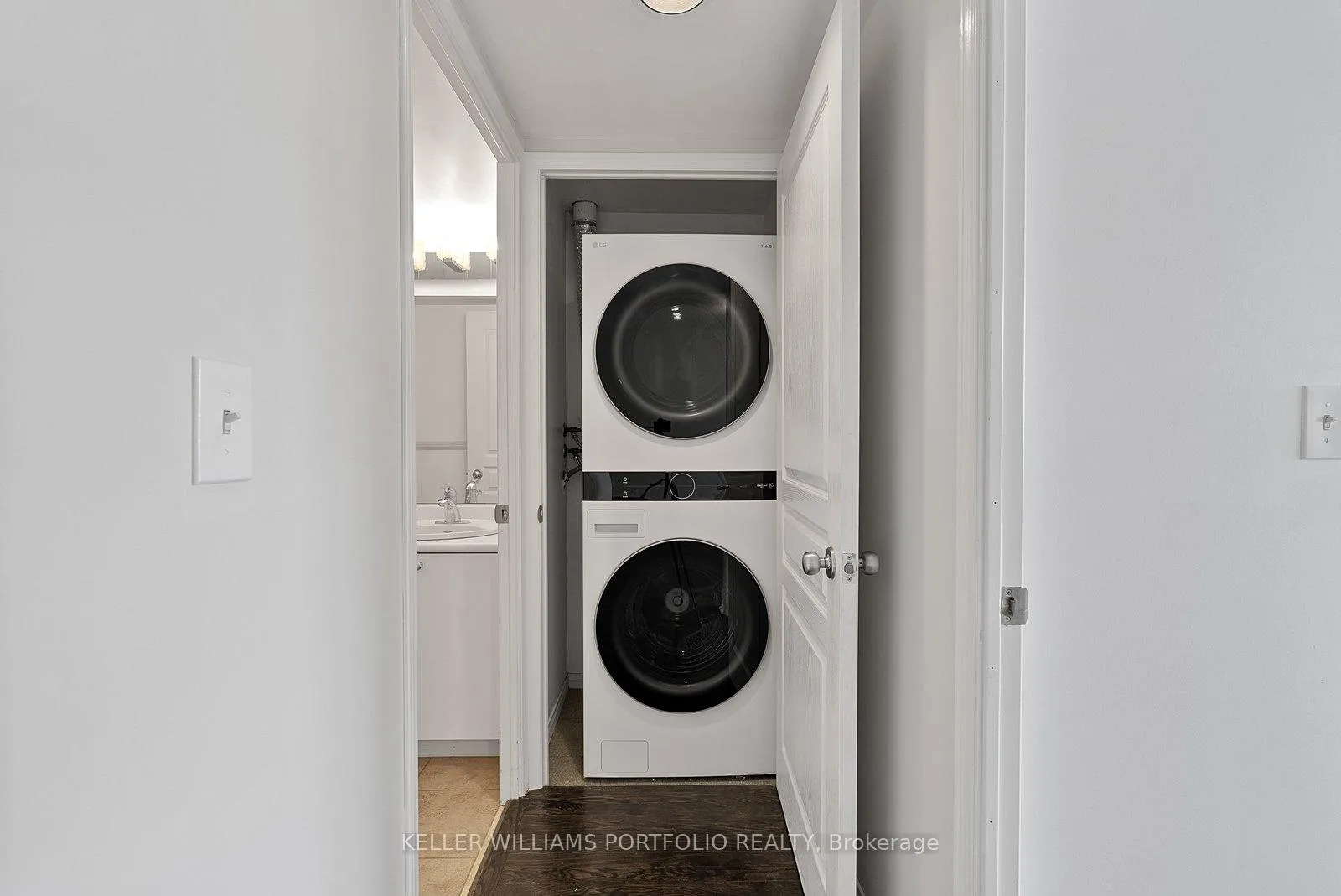 Photo 21 of Unit 408, 1829 Queen Street E, Toronto, The Beaches — HOMEH