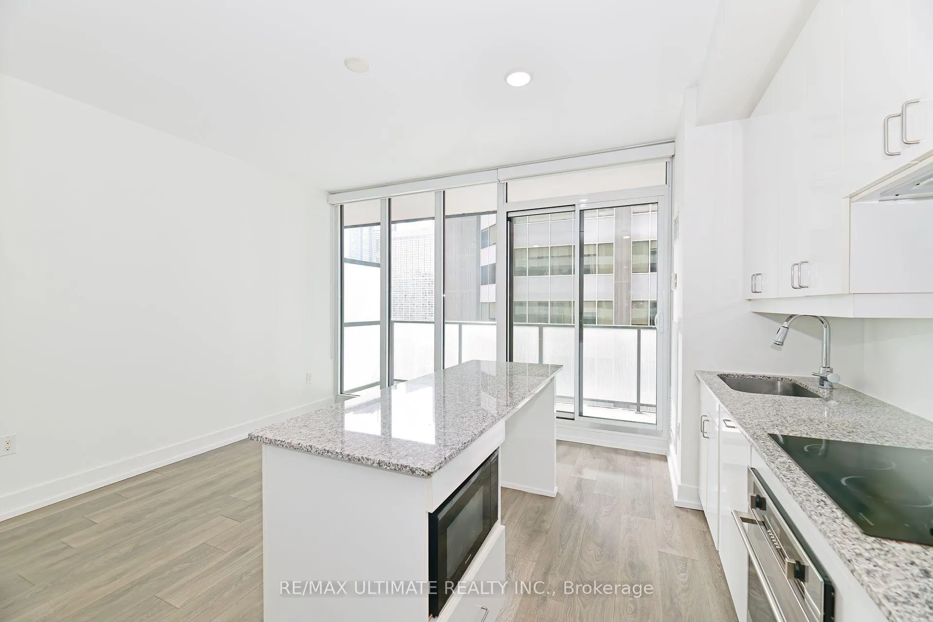 Photo 8 of Unit 1106, 426 University Avenue, Toronto, Kensington-Chinatown — HOMEH