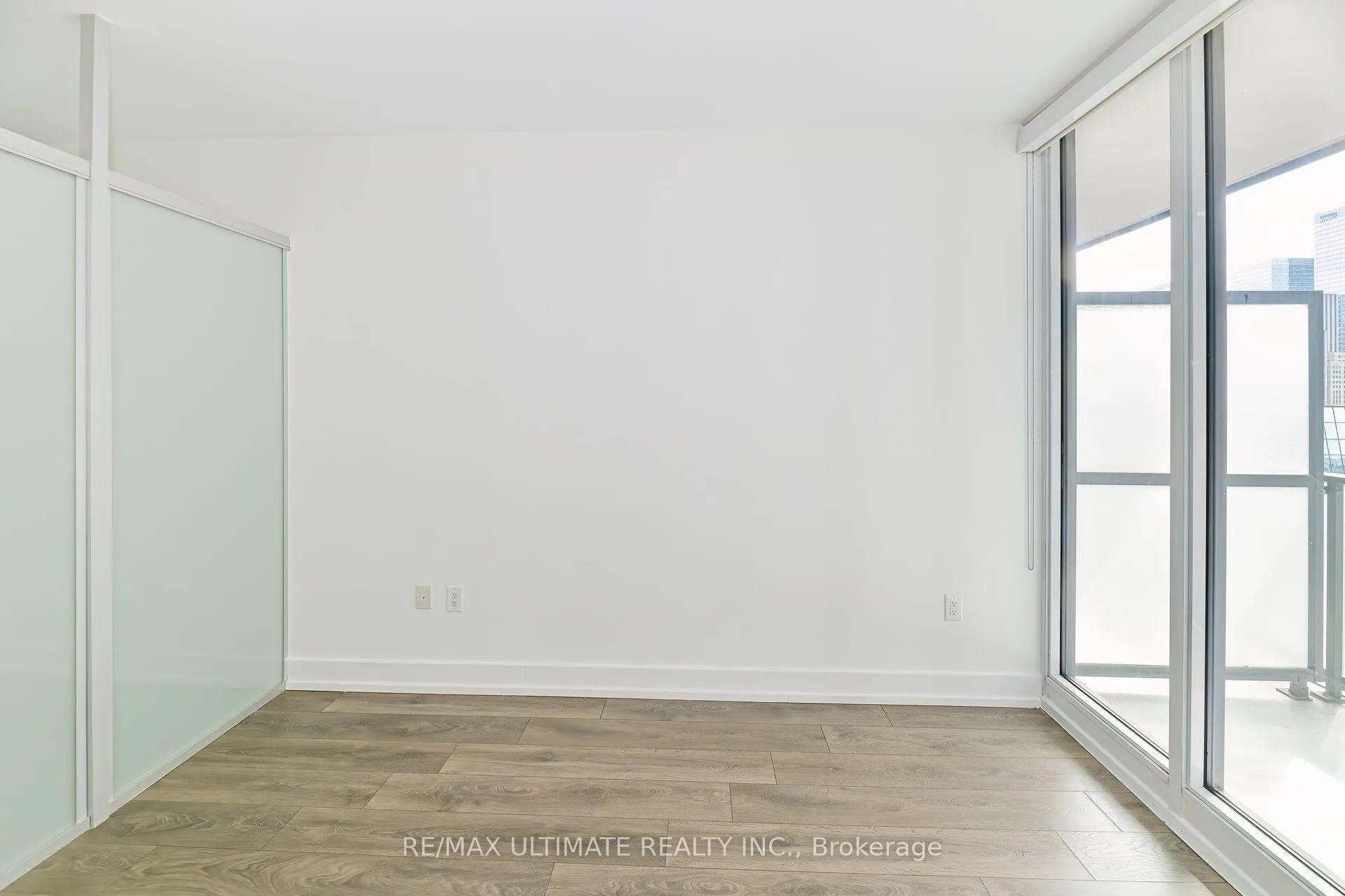 Photo 11 of Unit 1106, 426 University Avenue, Toronto, Kensington-Chinatown — HOMEH
