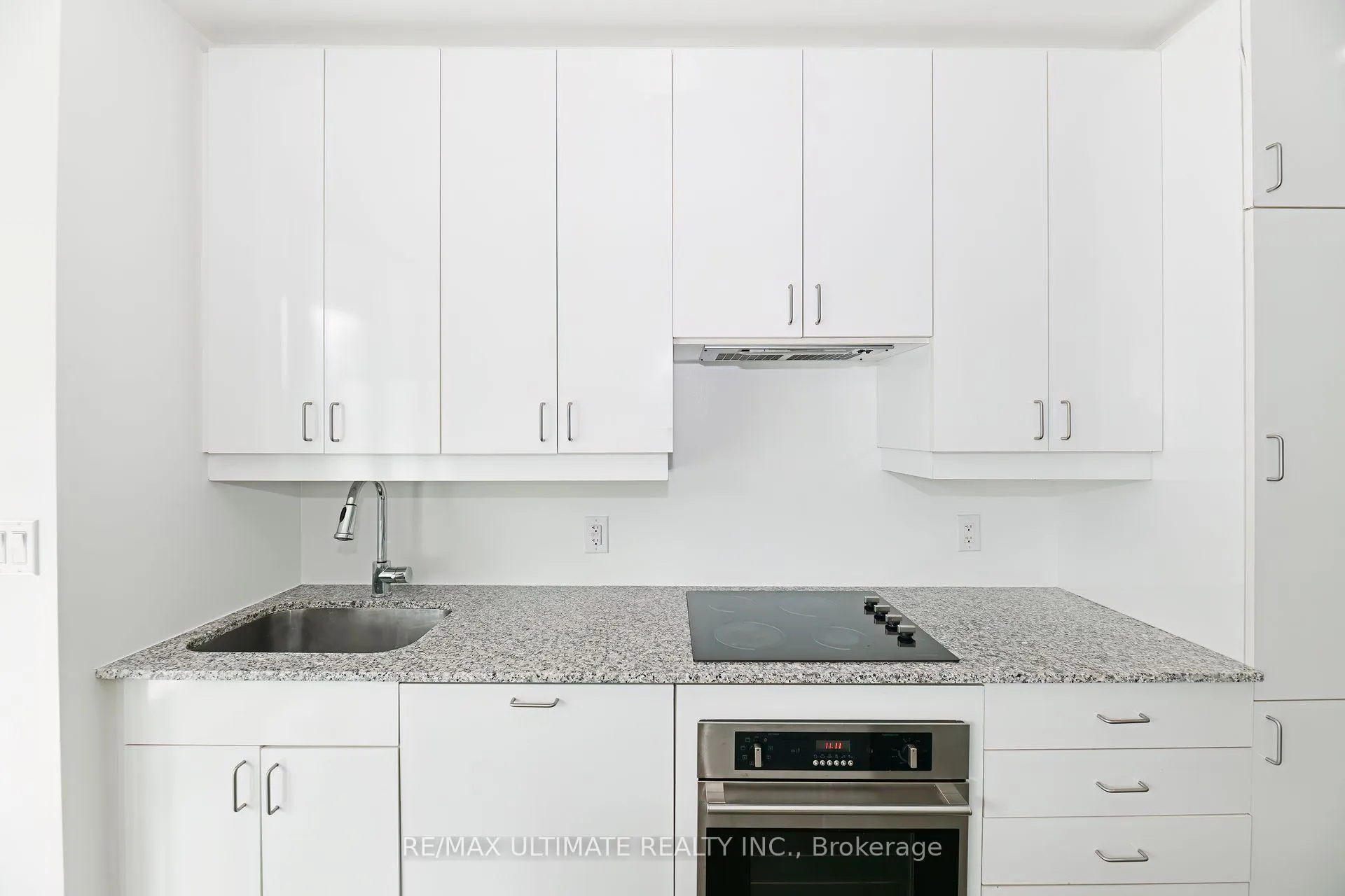 Photo 13 of Unit 1106, 426 University Avenue, Toronto, Kensington-Chinatown — HOMEH