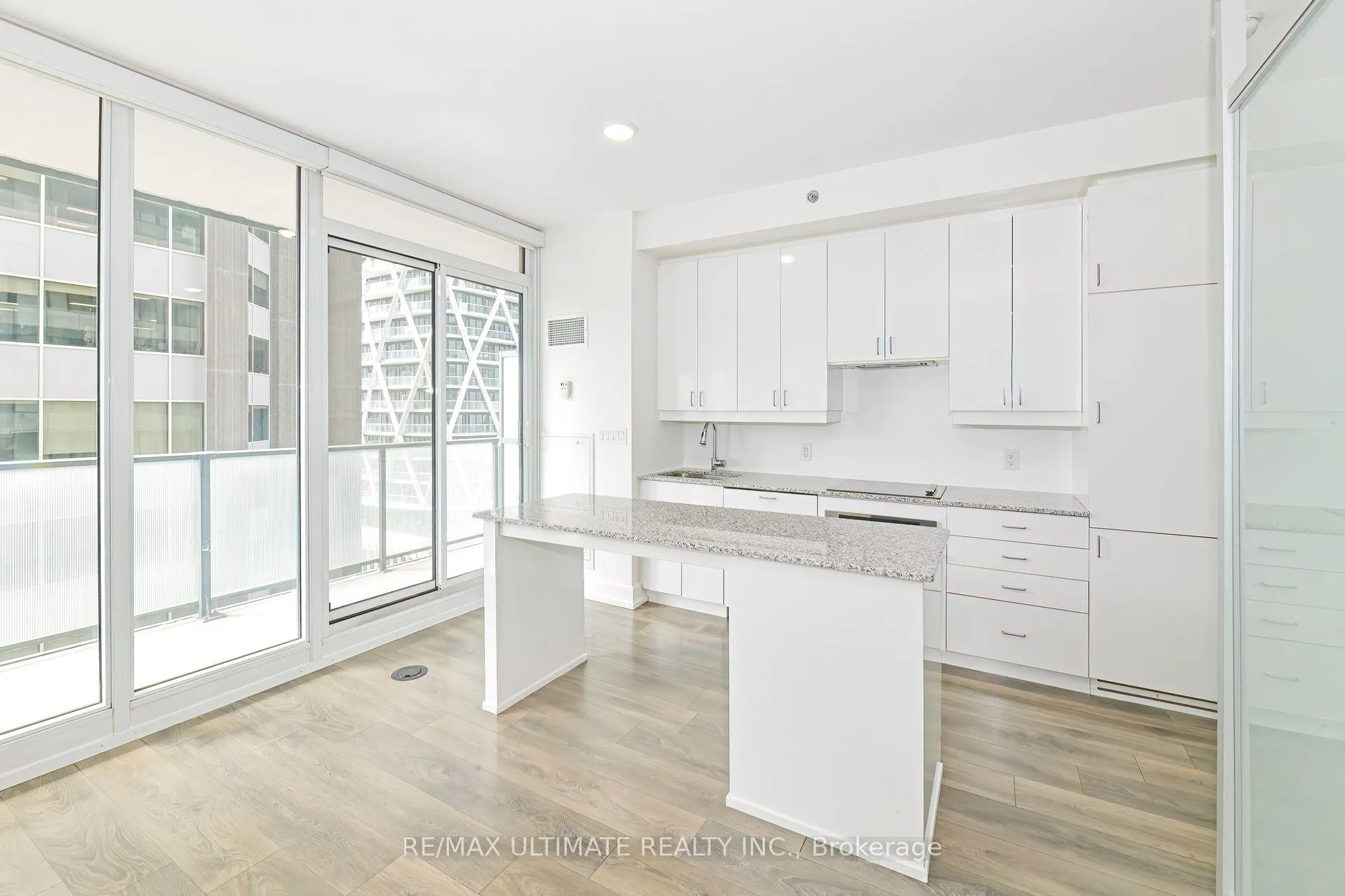 Photo 14 of Unit 1106, 426 University Avenue, Toronto, Kensington-Chinatown — HOMEH