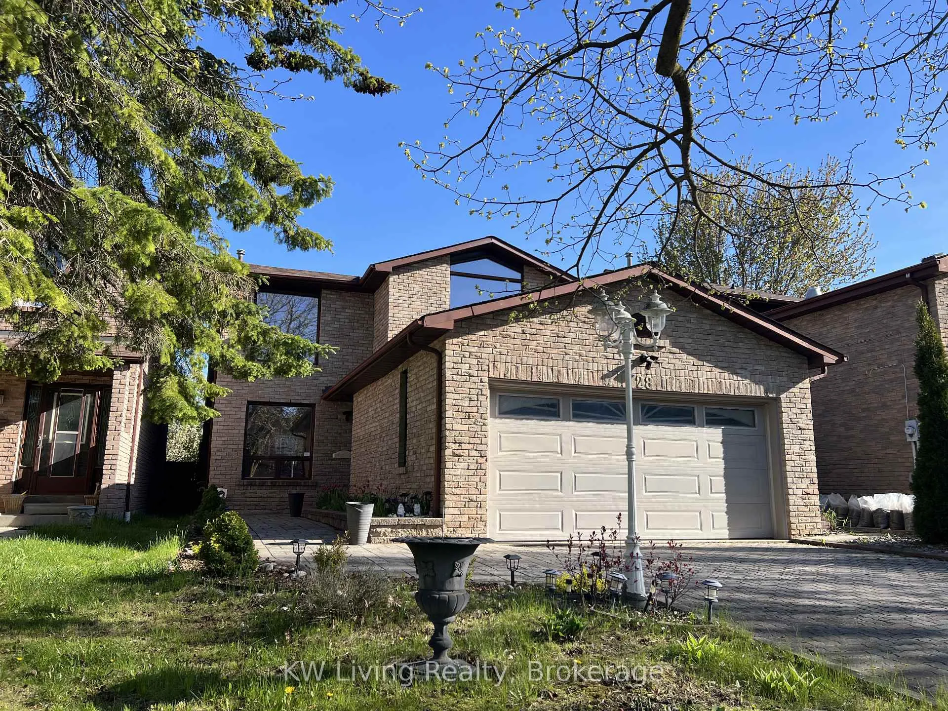 Photo 2 of 28 Parkinson Road E, Markham, Markham Village — HOMEH