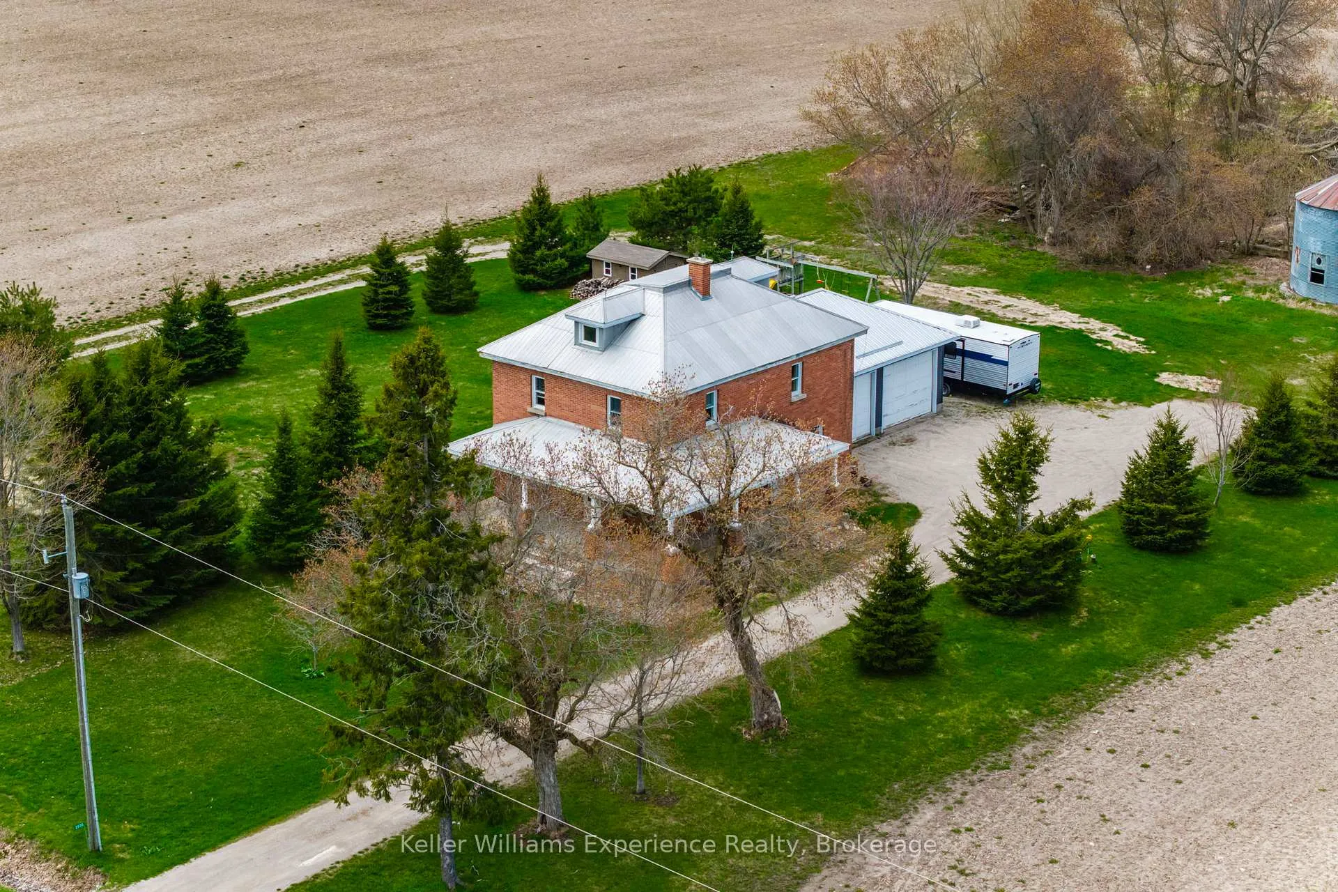 Front of 2936 Flos 6 Road W