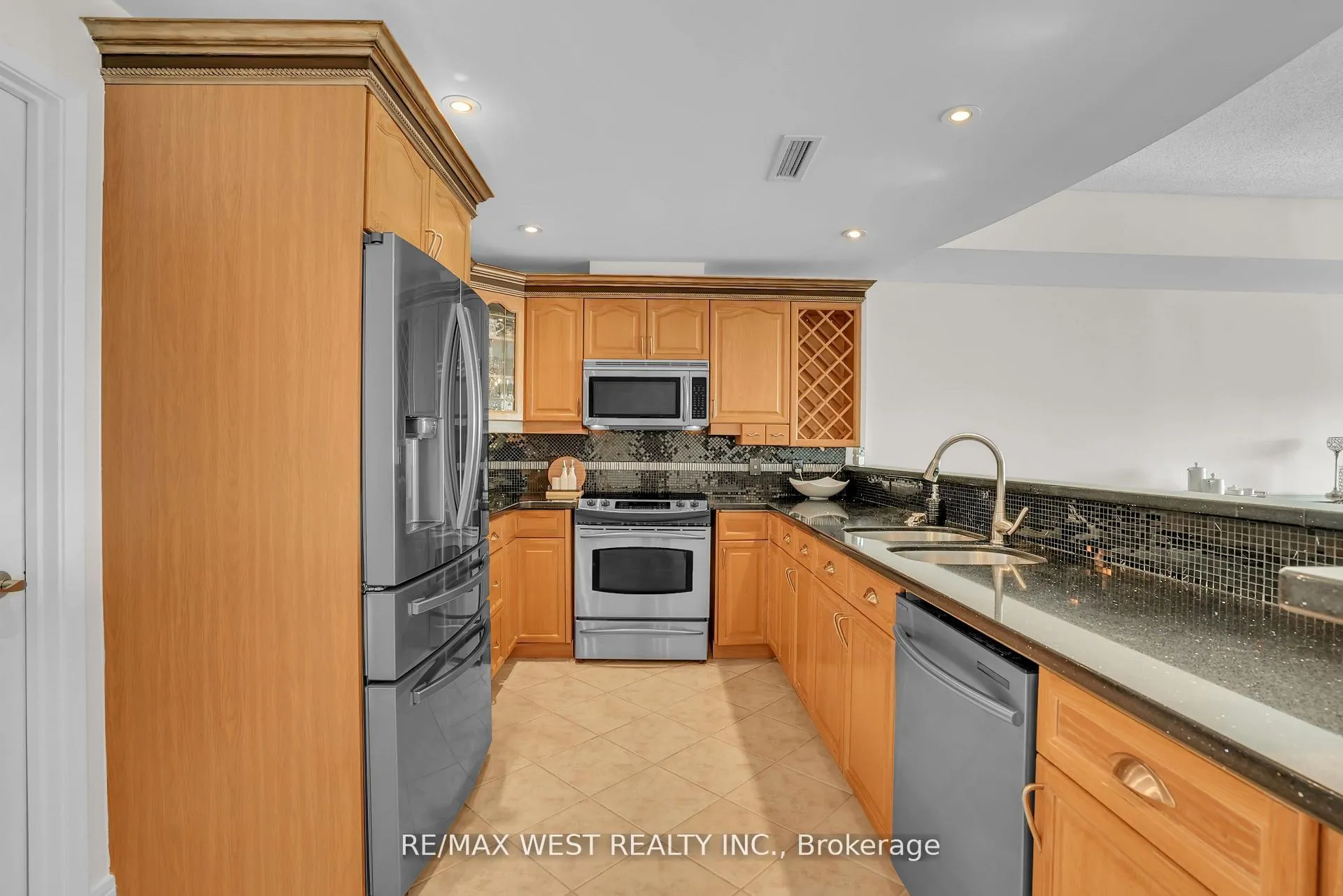 Photo 3 of Unit PH1 1, 2 Toronto Street, Barrie, City Centre — HOMEH