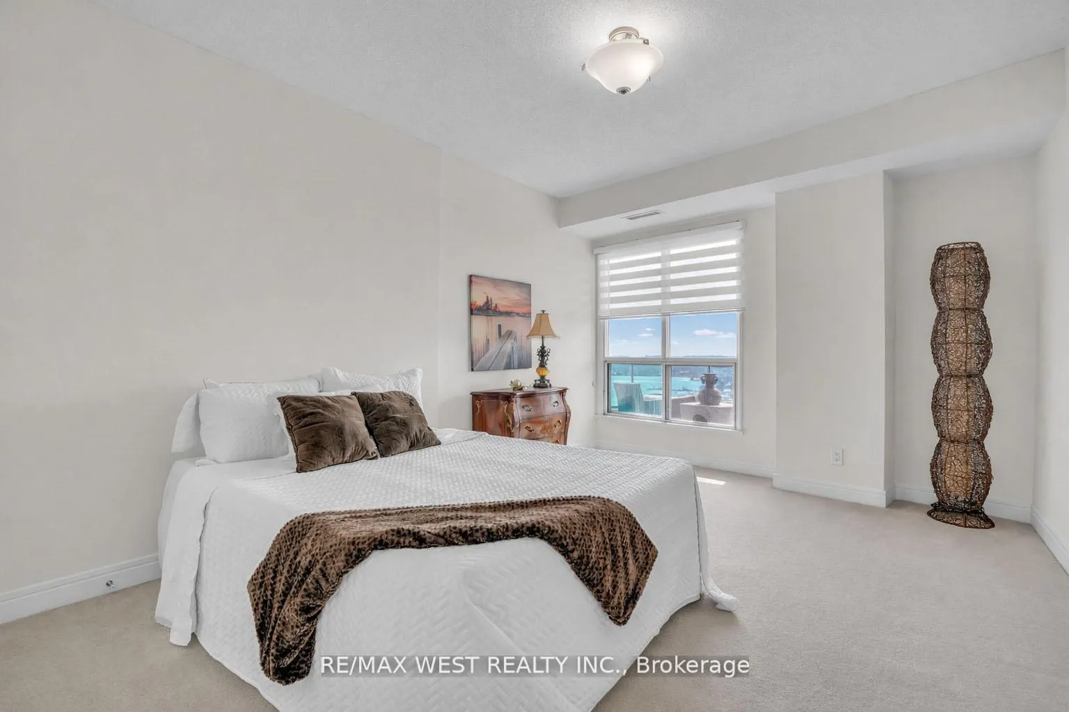 Photo 11 of Unit PH1 1, 2 Toronto Street, Barrie, City Centre — HOMEH