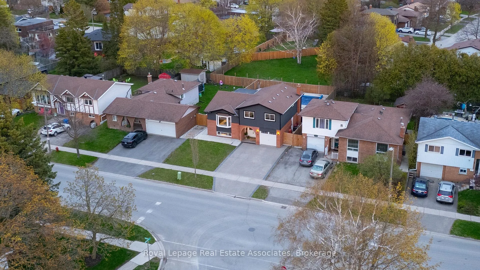 Photo 4 of 118 Parkview Drive, Orangeville — HOMEH