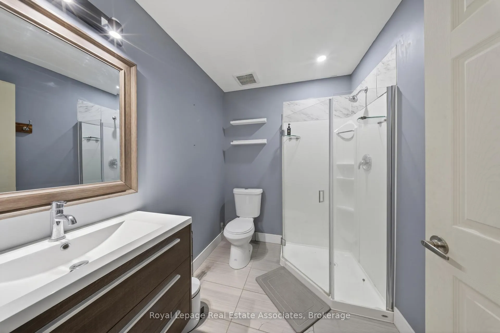 Photo 35 of 118 Parkview Drive, Orangeville — HOMEH