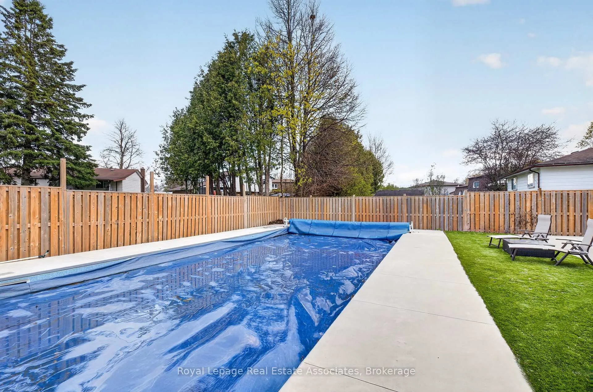 Photo 36 of 118 Parkview Drive, Orangeville — HOMEH