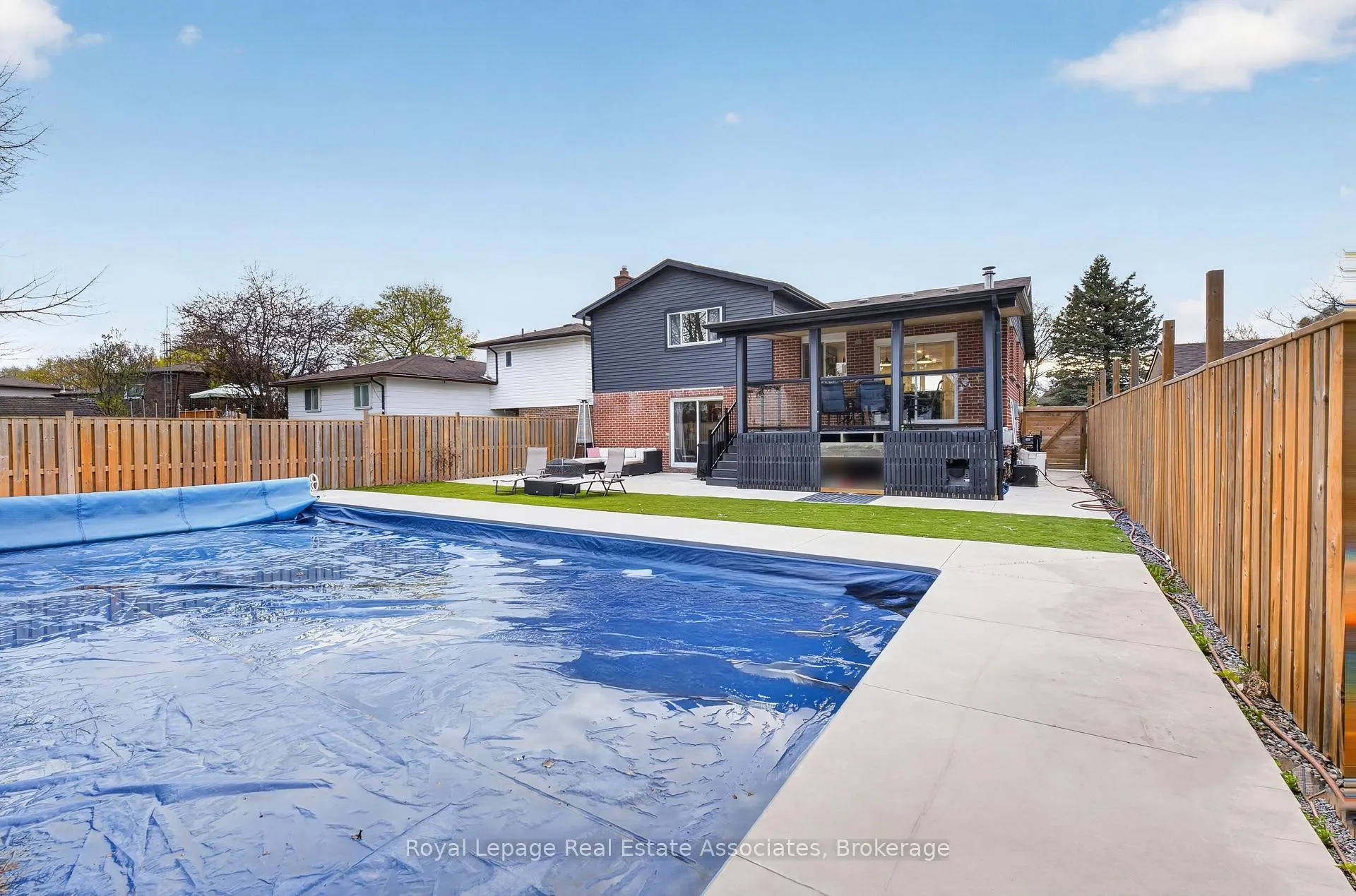 Photo 37 of 118 Parkview Drive, Orangeville — HOMEH