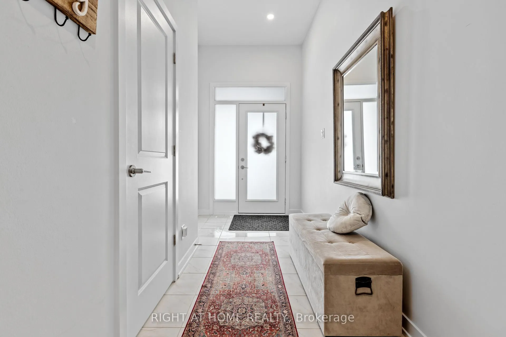 Photo 3 of 674 Honeydew Street, Ottawa, Riverside South/Gloucester Glen — HOMEH