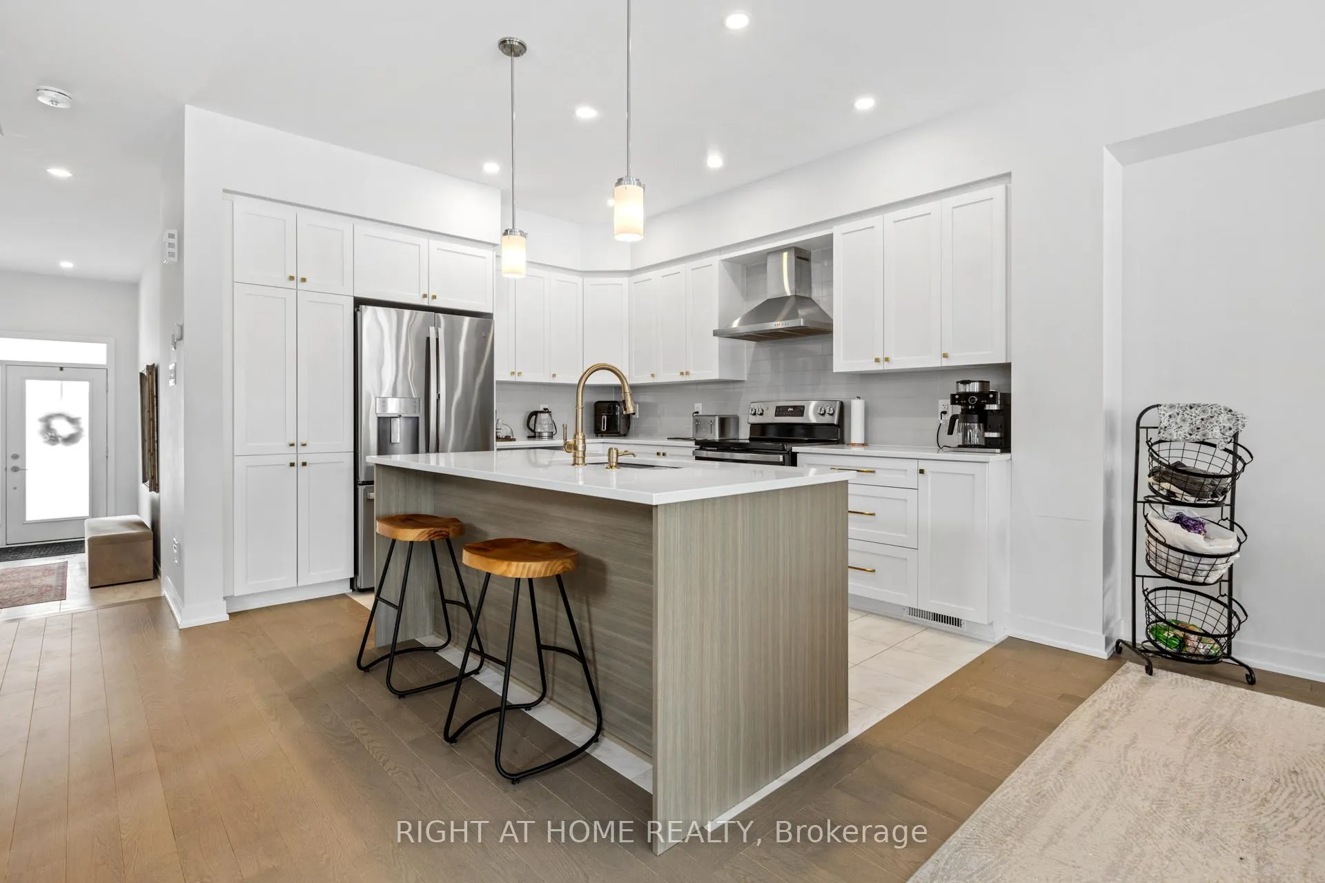 Photo 5 of 674 Honeydew Street, Ottawa, Riverside South/Gloucester Glen — HOMEH