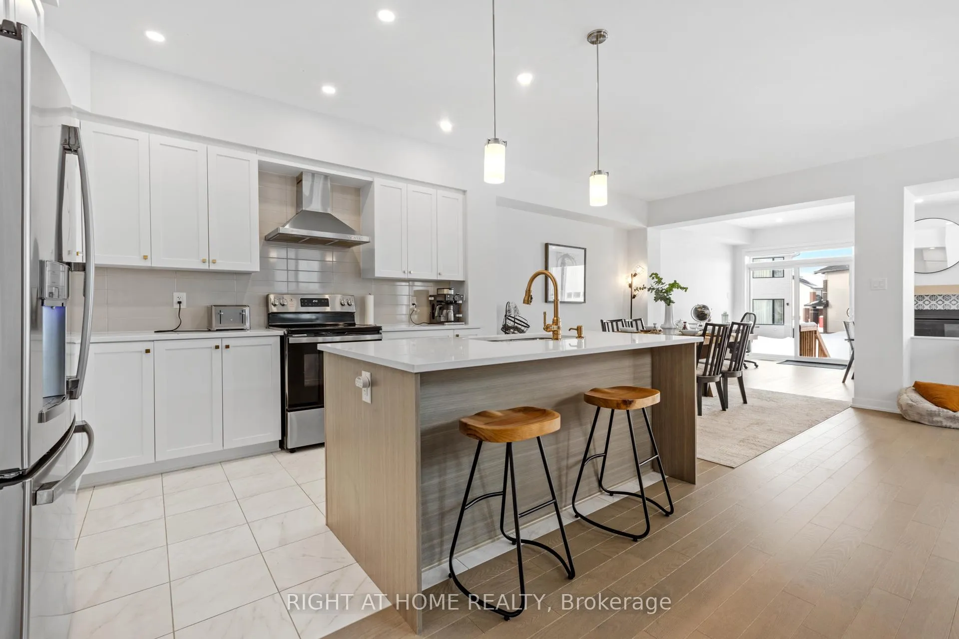 Photo 7 of 674 Honeydew Street, Ottawa, Riverside South/Gloucester Glen — HOMEH
