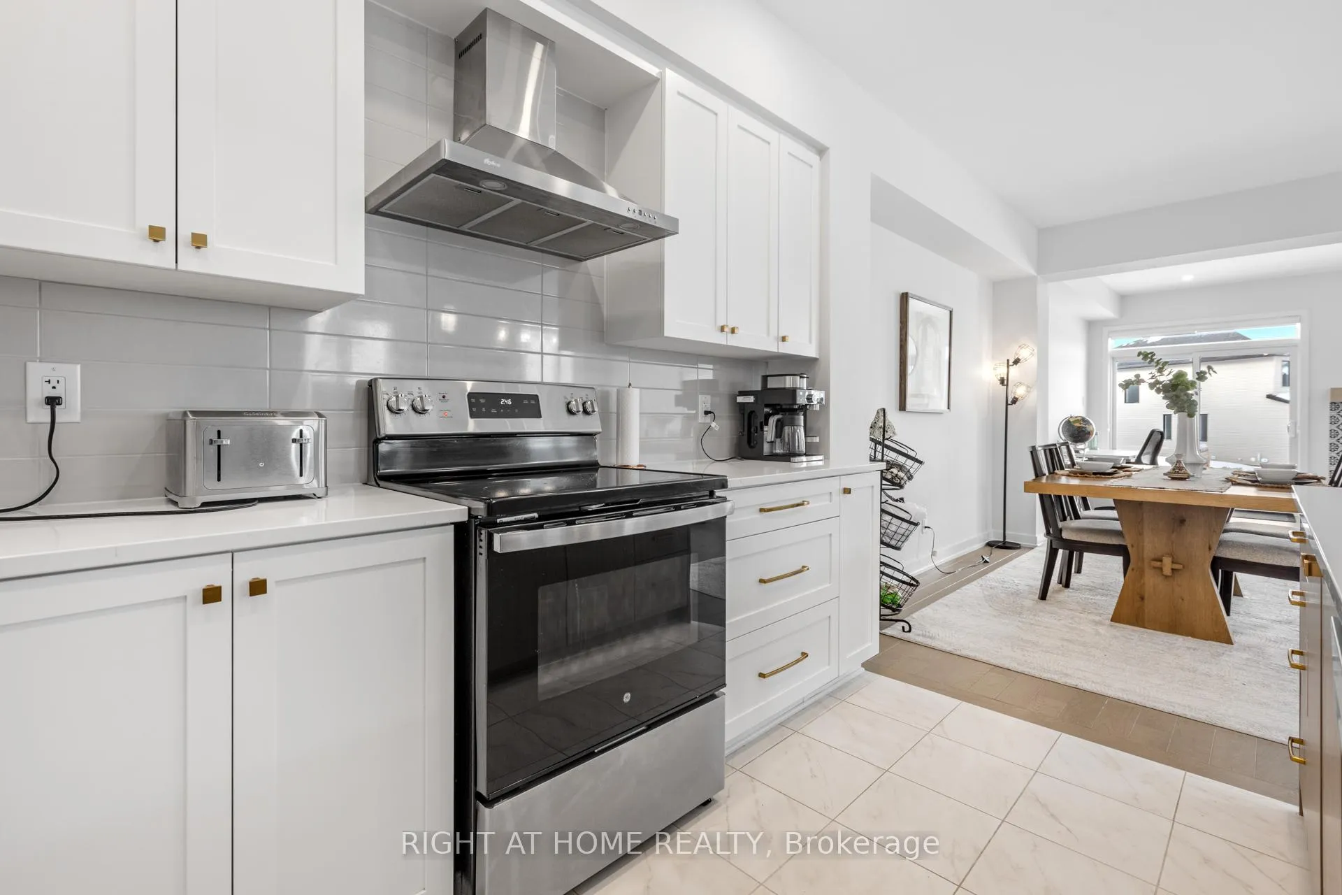 Photo 10 of 674 Honeydew Street, Ottawa, Riverside South/Gloucester Glen — HOMEH