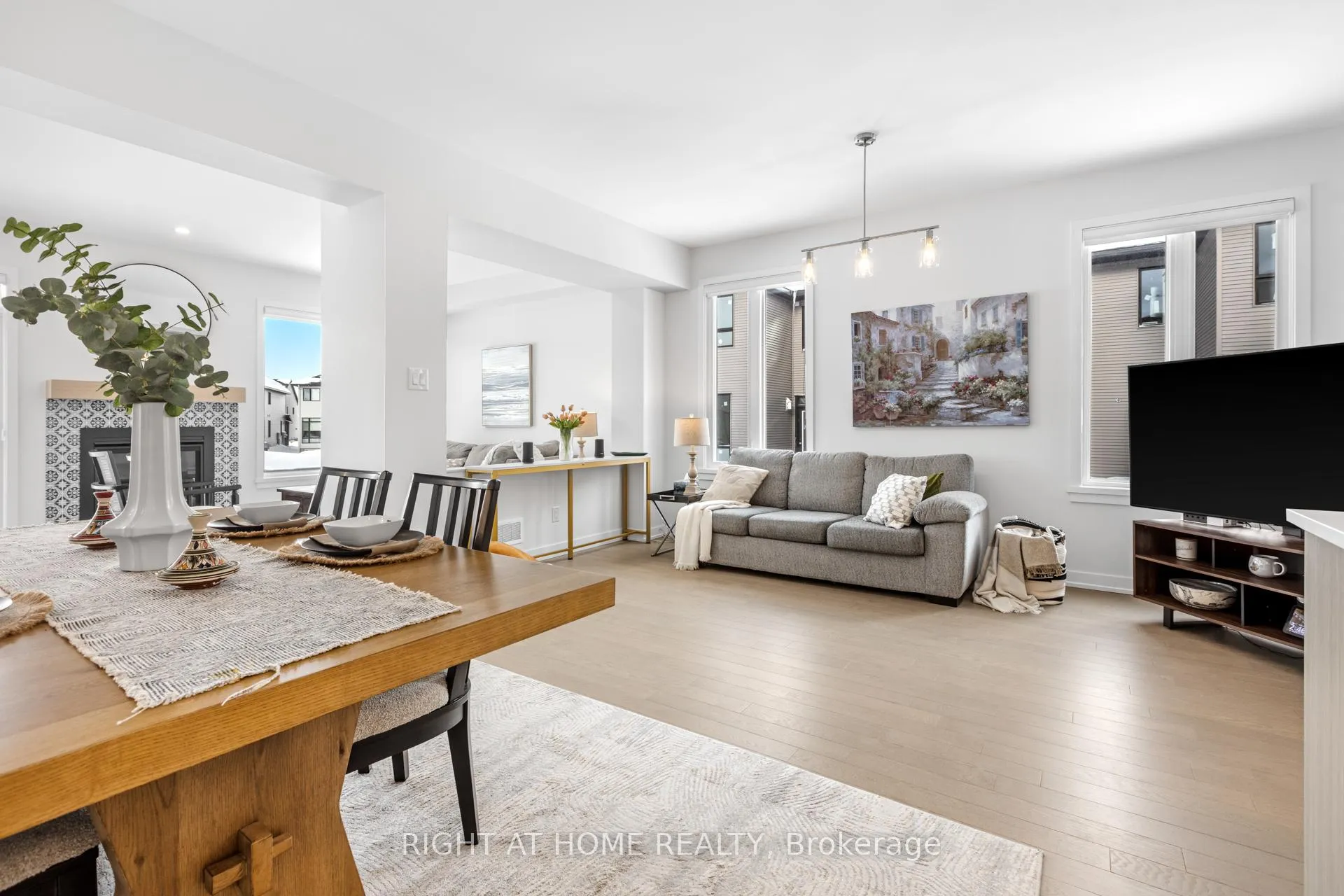 Photo 11 of 674 Honeydew Street, Ottawa, Riverside South/Gloucester Glen — HOMEH