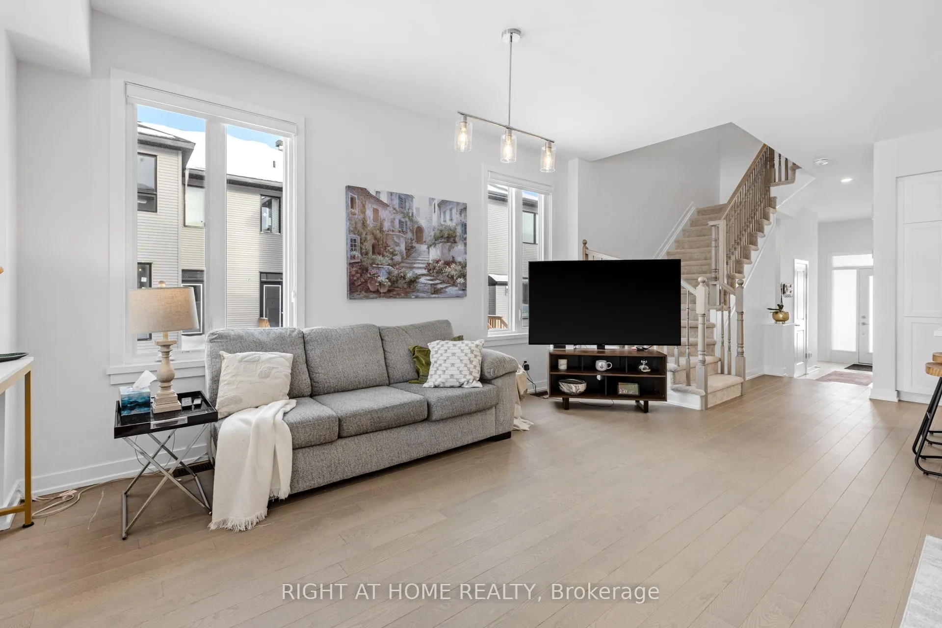 Photo 13 of 674 Honeydew Street, Ottawa, Riverside South/Gloucester Glen — HOMEH