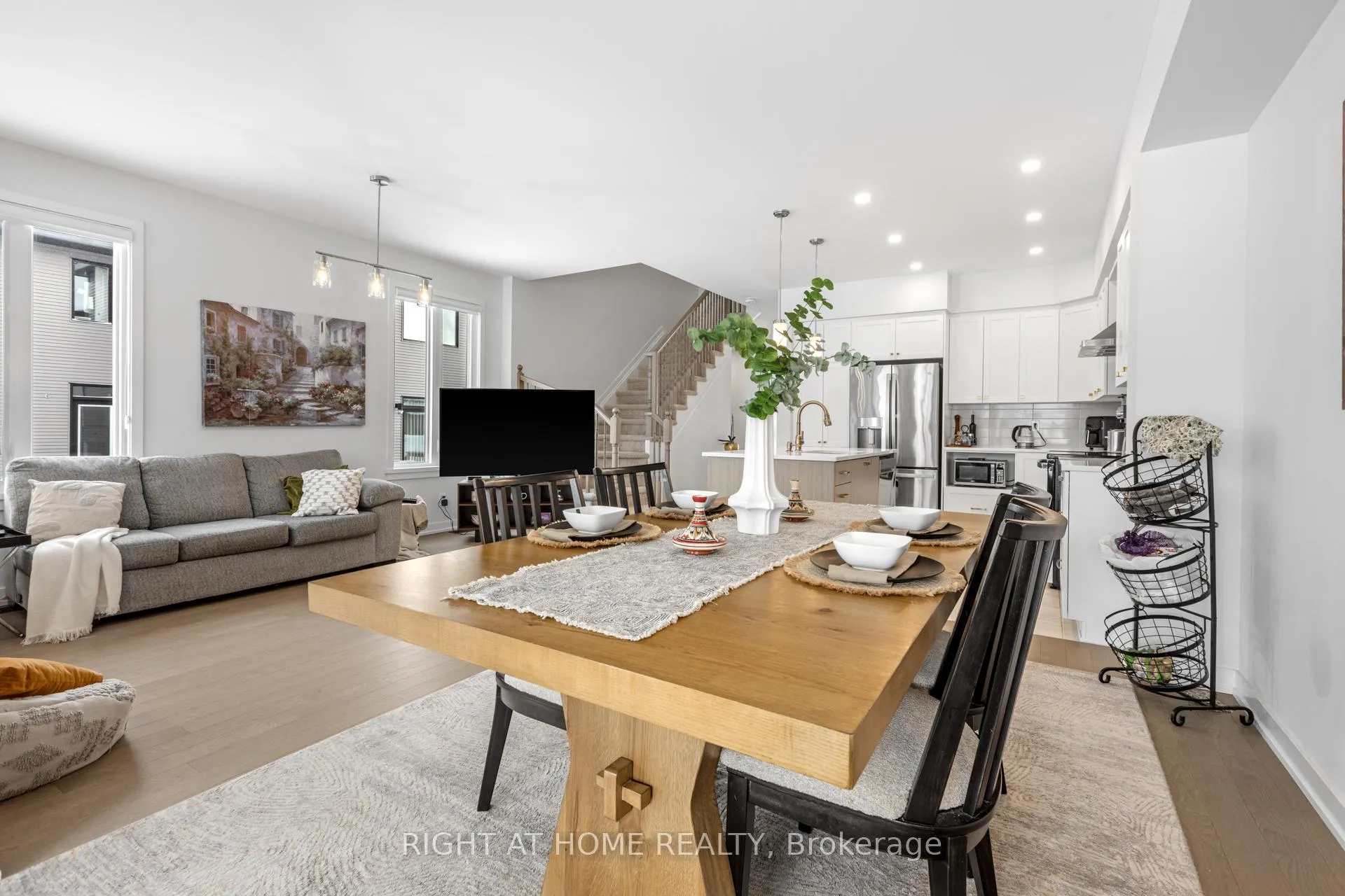 Photo 16 of 674 Honeydew Street, Ottawa, Riverside South/Gloucester Glen — HOMEH
