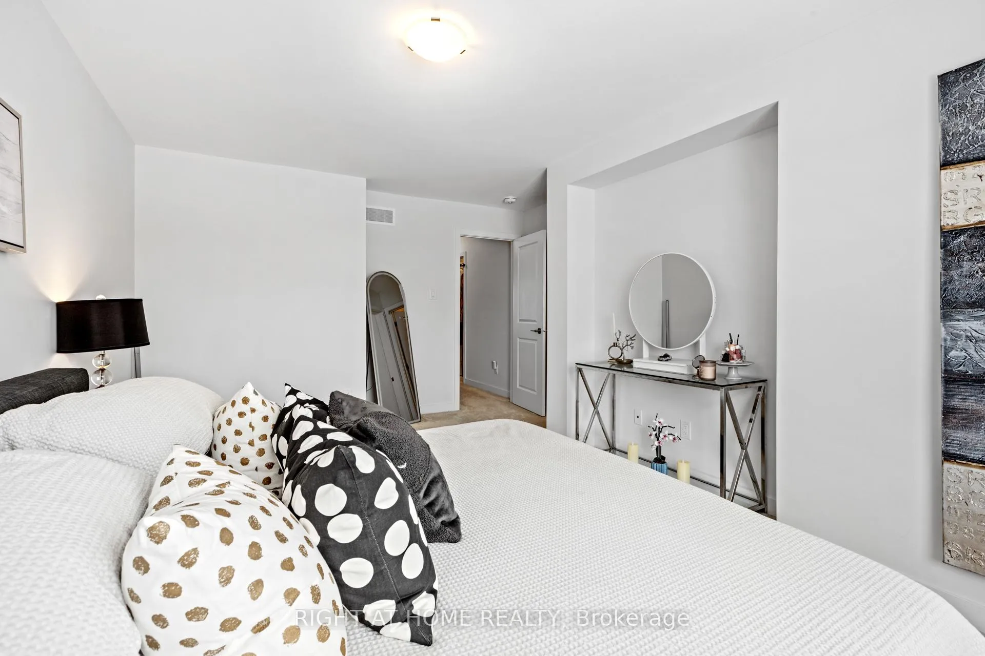 Photo 27 of 674 Honeydew Street, Ottawa, Riverside South/Gloucester Glen — HOMEH