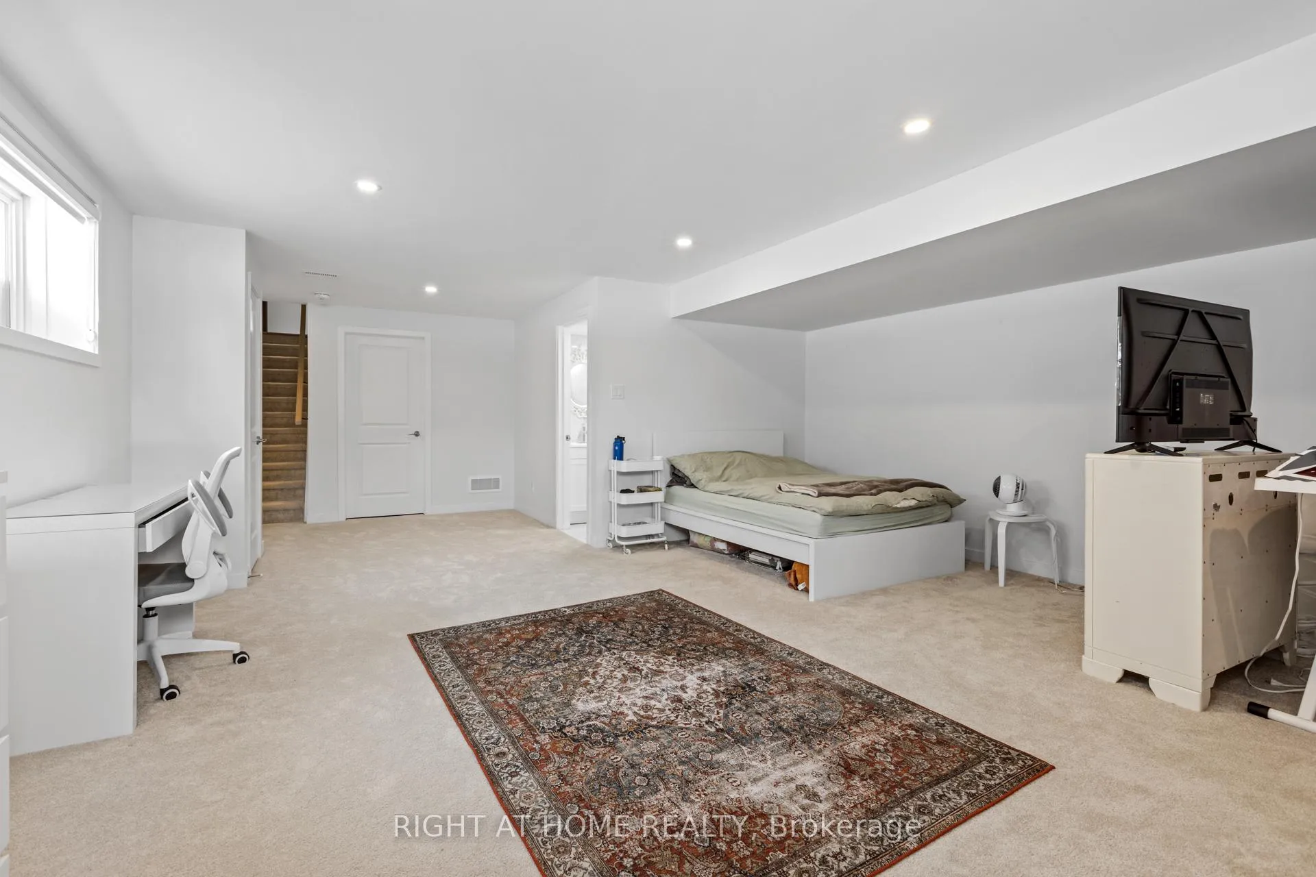 Photo 31 of 674 Honeydew Street, Ottawa, Riverside South/Gloucester Glen — HOMEH