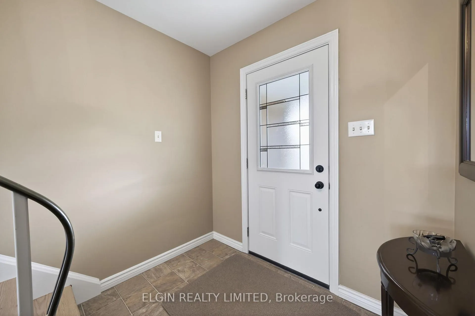 Photo 3 of 112 Park Avenue, St. Thomas — HOMEH