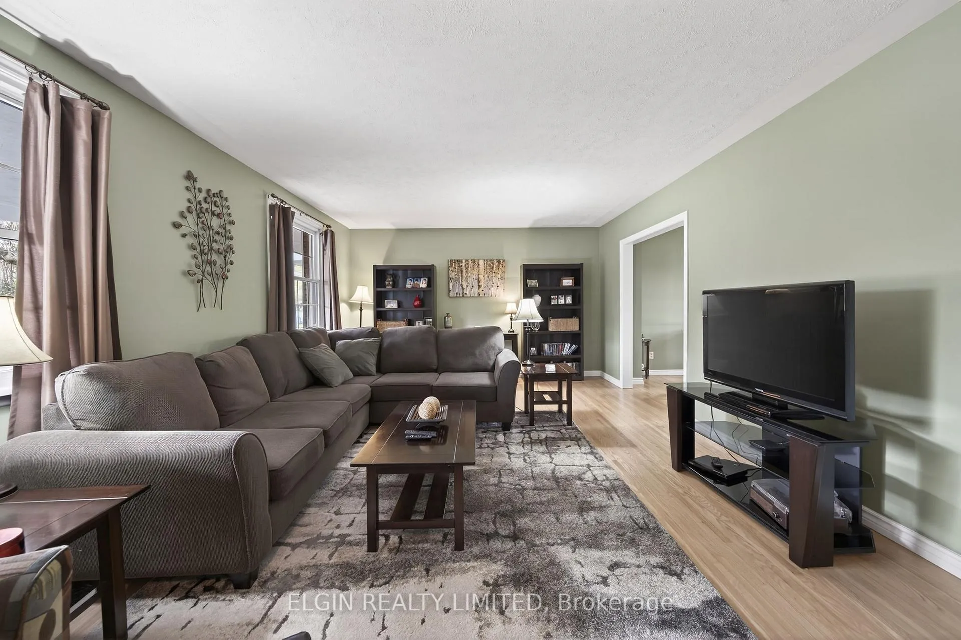 Photo 4 of 112 Park Avenue, St. Thomas — HOMEH