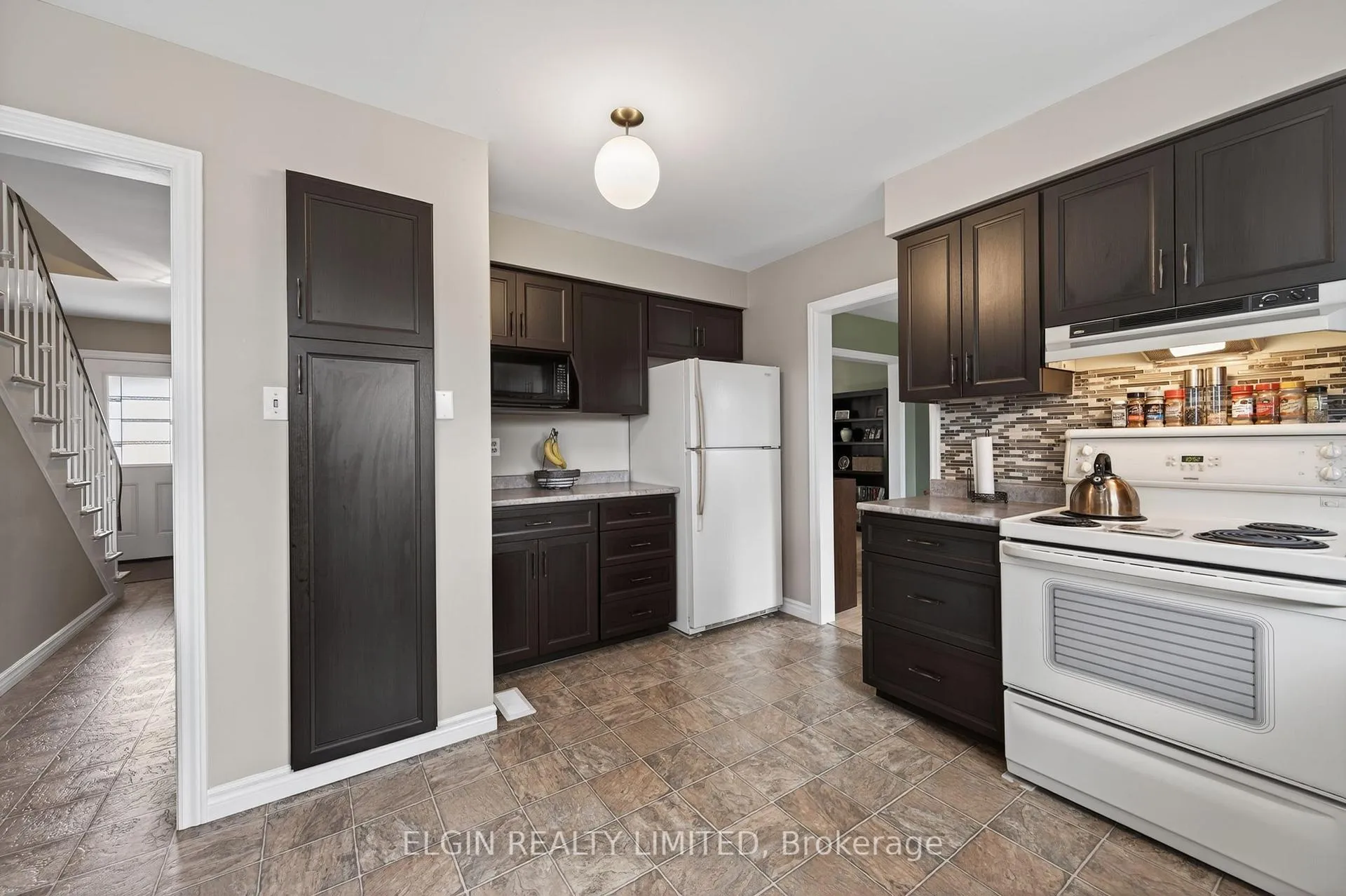 Photo 8 of 112 Park Avenue, St. Thomas — HOMEH