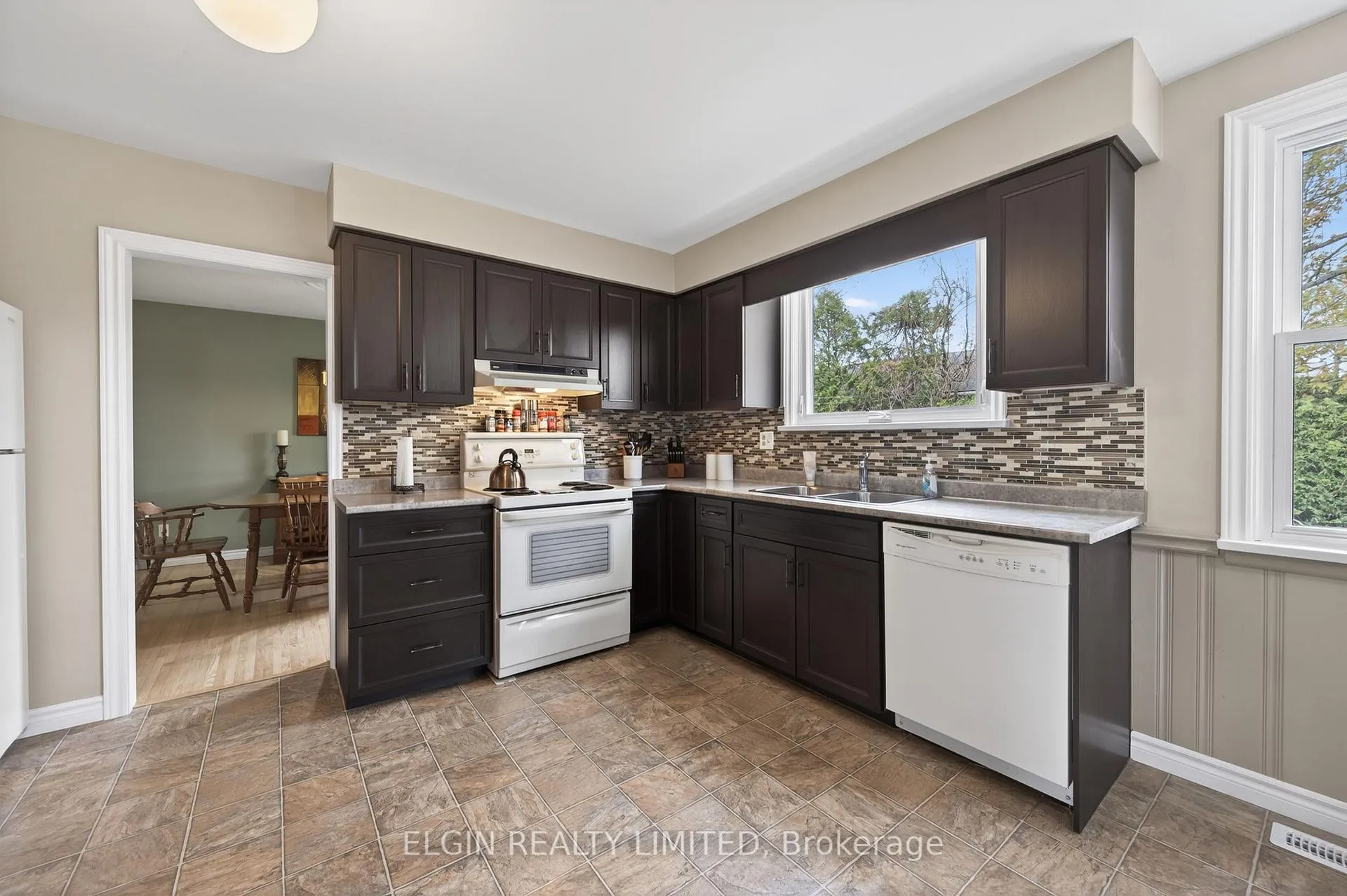 Photo 9 of 112 Park Avenue, St. Thomas — HOMEH