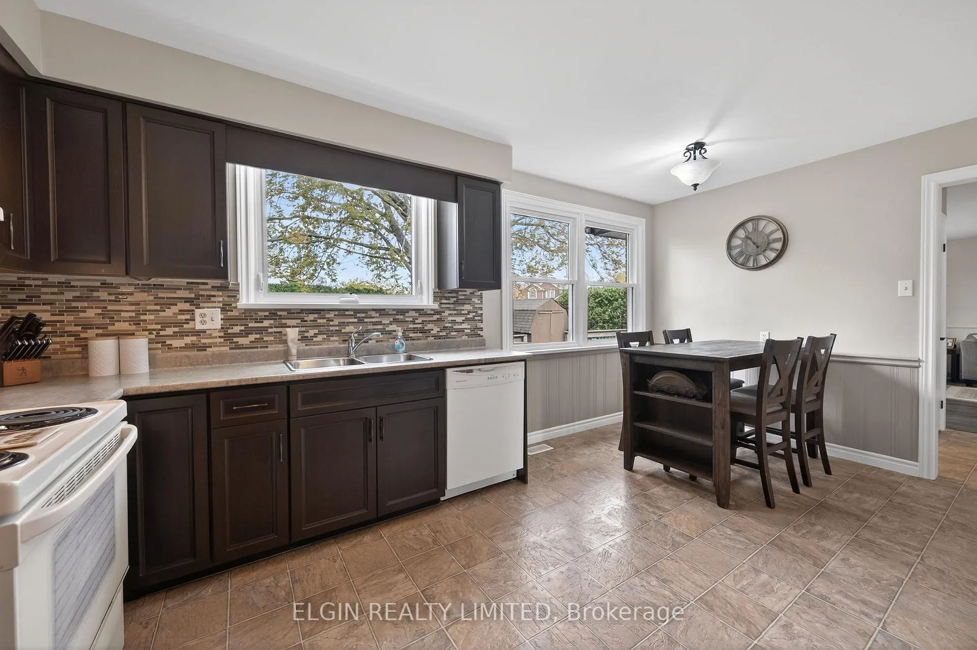 Photo 10 of 112 Park Avenue, St. Thomas — HOMEH