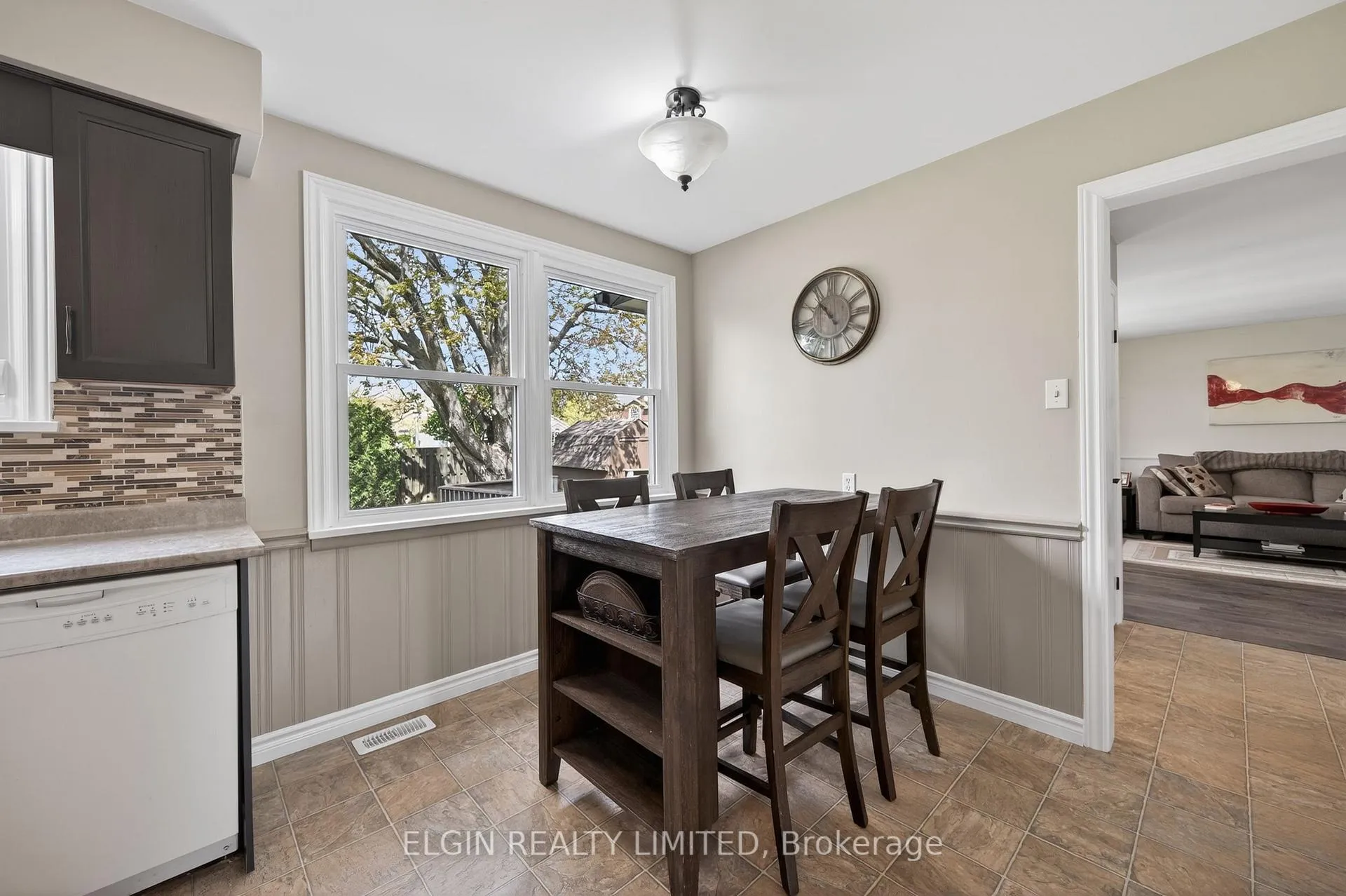 Photo 11 of 112 Park Avenue, St. Thomas — HOMEH