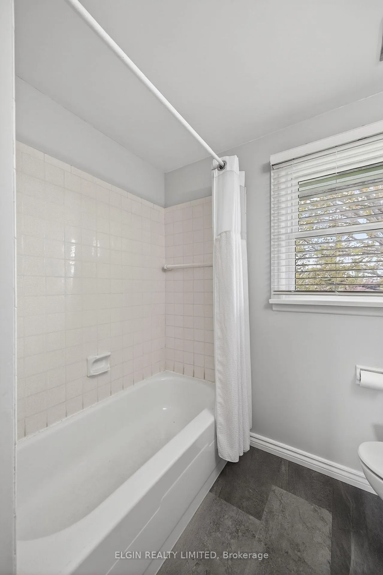 Photo 21 of 112 Park Avenue, St. Thomas — HOMEH