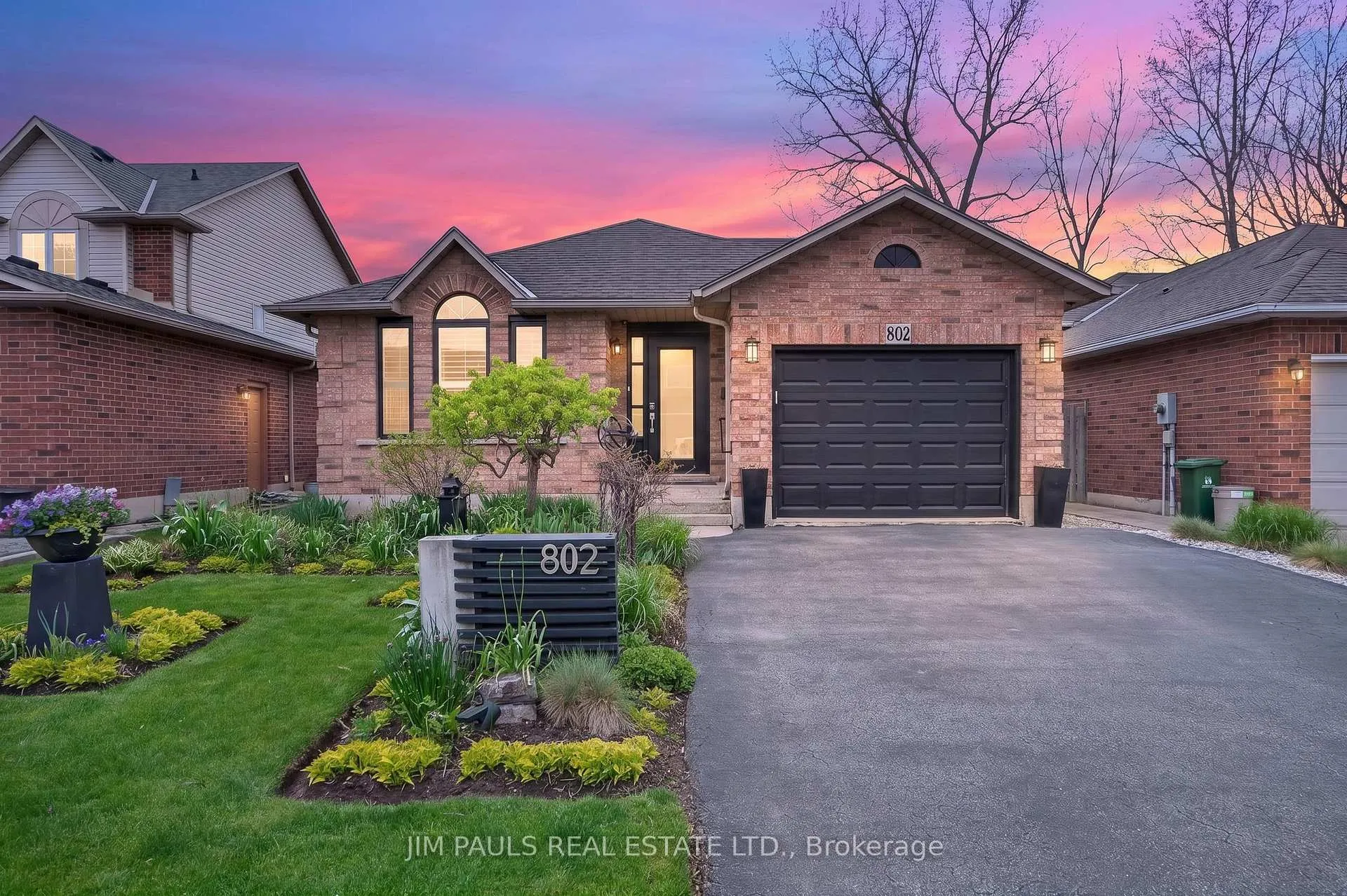 Photo 1 of 802 Upper Horning Road, Hamilton, Gurnett — HOMEH