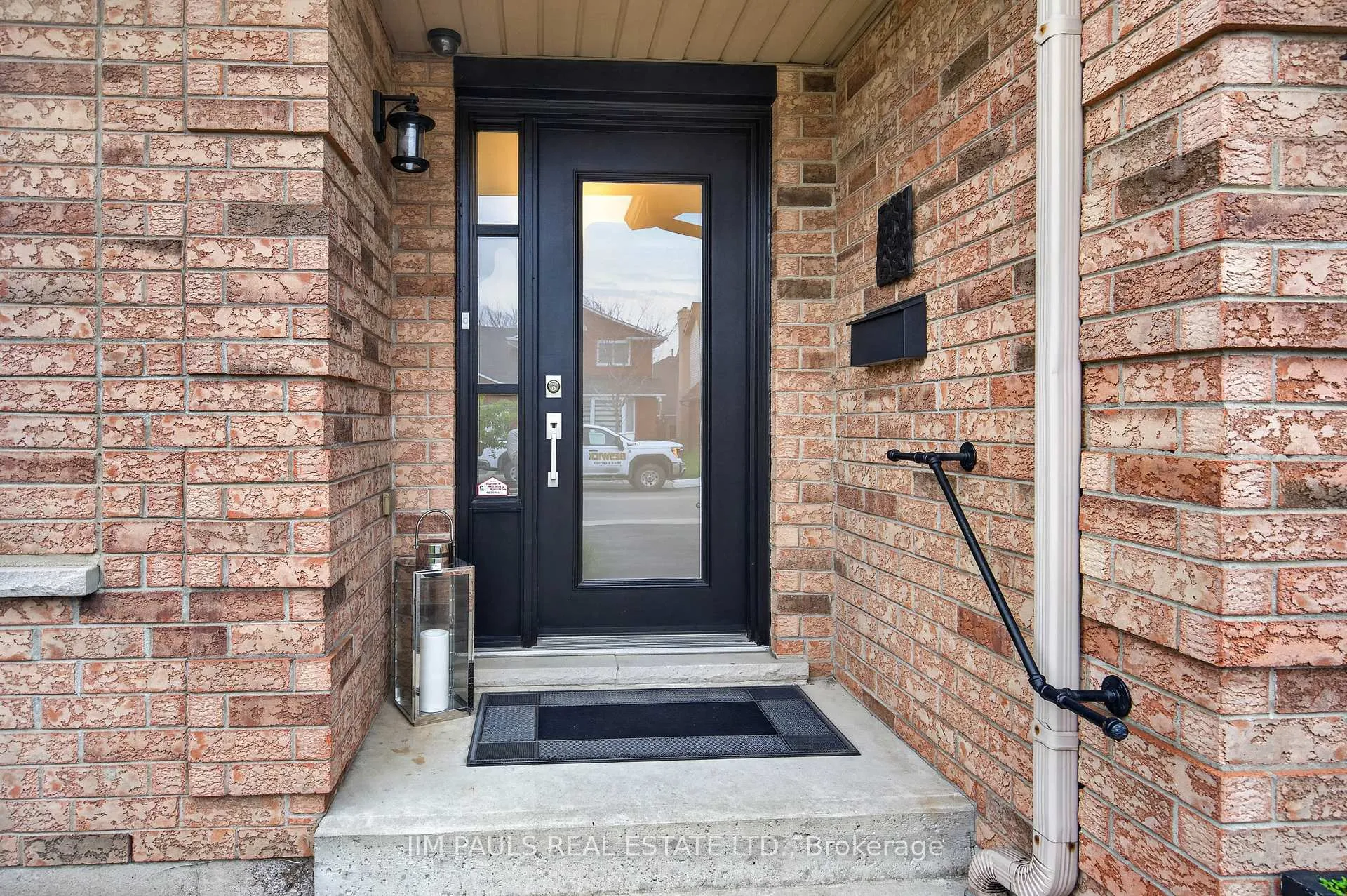 Photo 2 of 802 Upper Horning Road, Hamilton, Gurnett — HOMEH