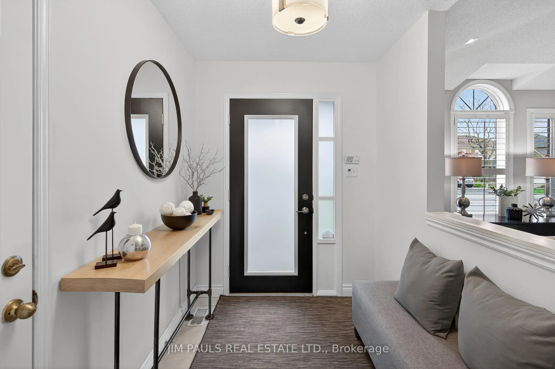 Photo 4 of 802 Upper Horning Road, Hamilton, Gurnett — HOMEH