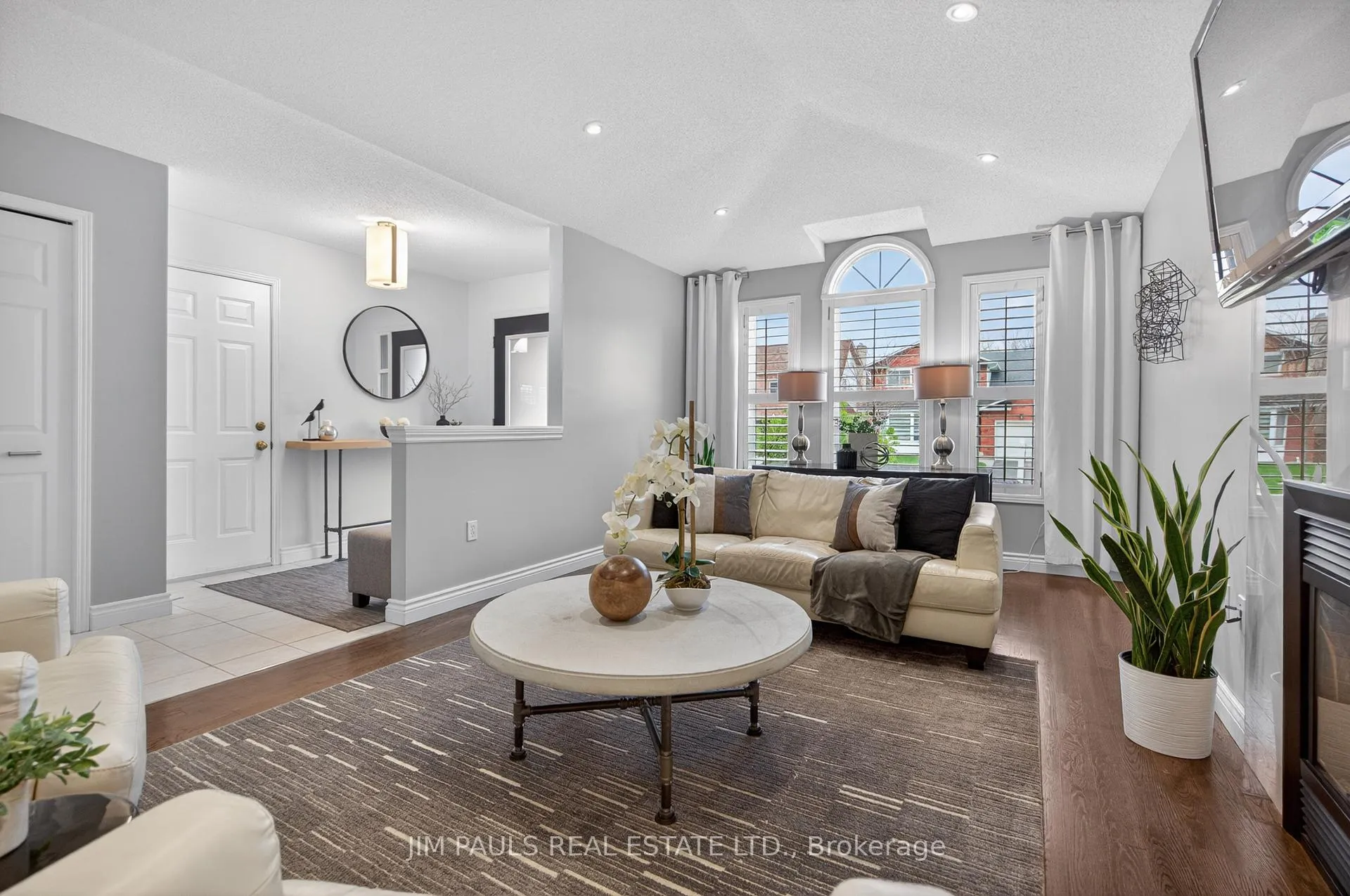 Photo 6 of 802 Upper Horning Road, Hamilton, Gurnett — HOMEH