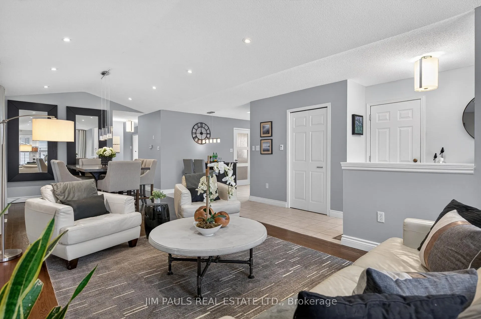 Photo 7 of 802 Upper Horning Road, Hamilton, Gurnett — HOMEH