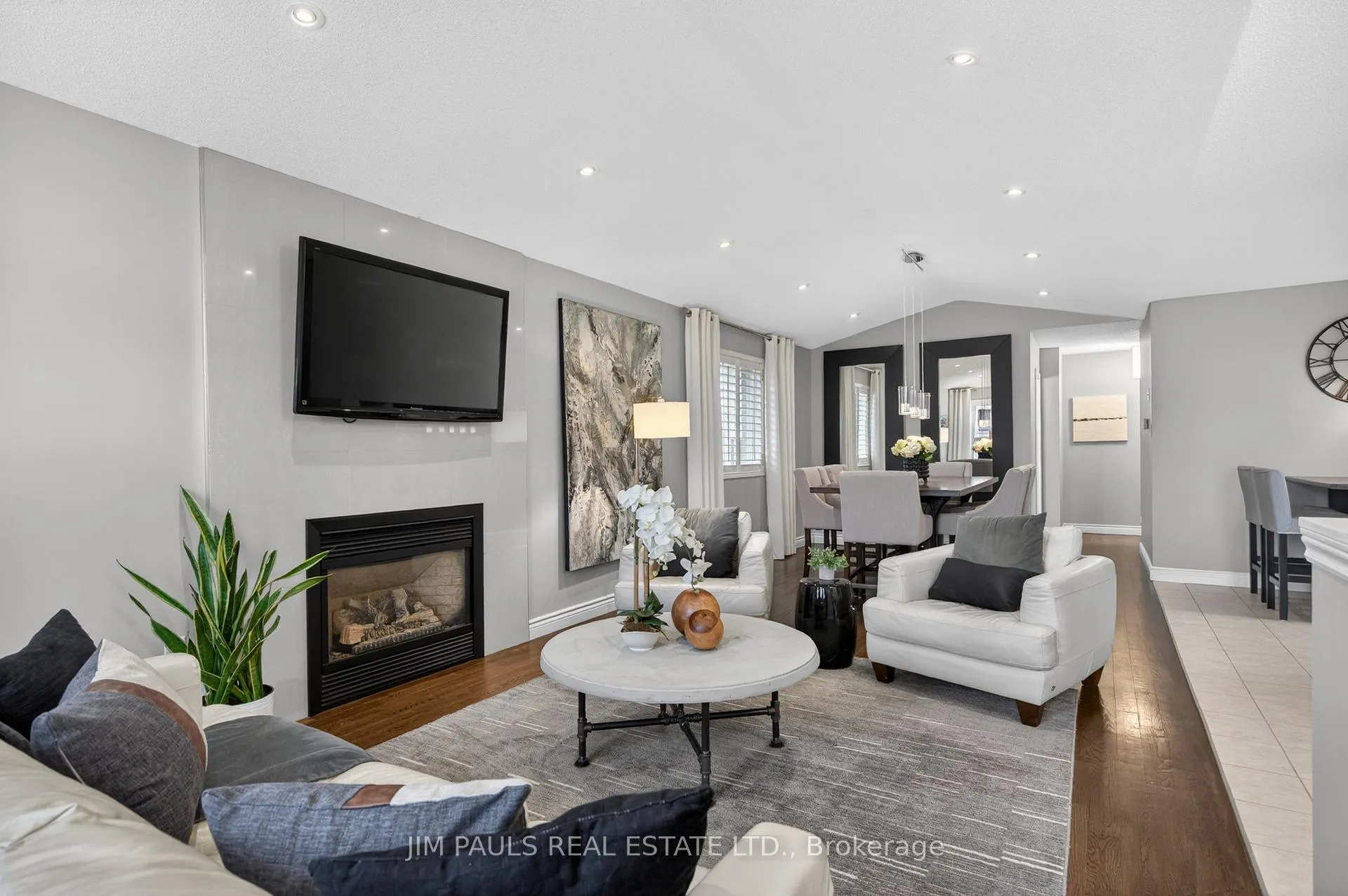Photo 8 of 802 Upper Horning Road, Hamilton, Gurnett — HOMEH