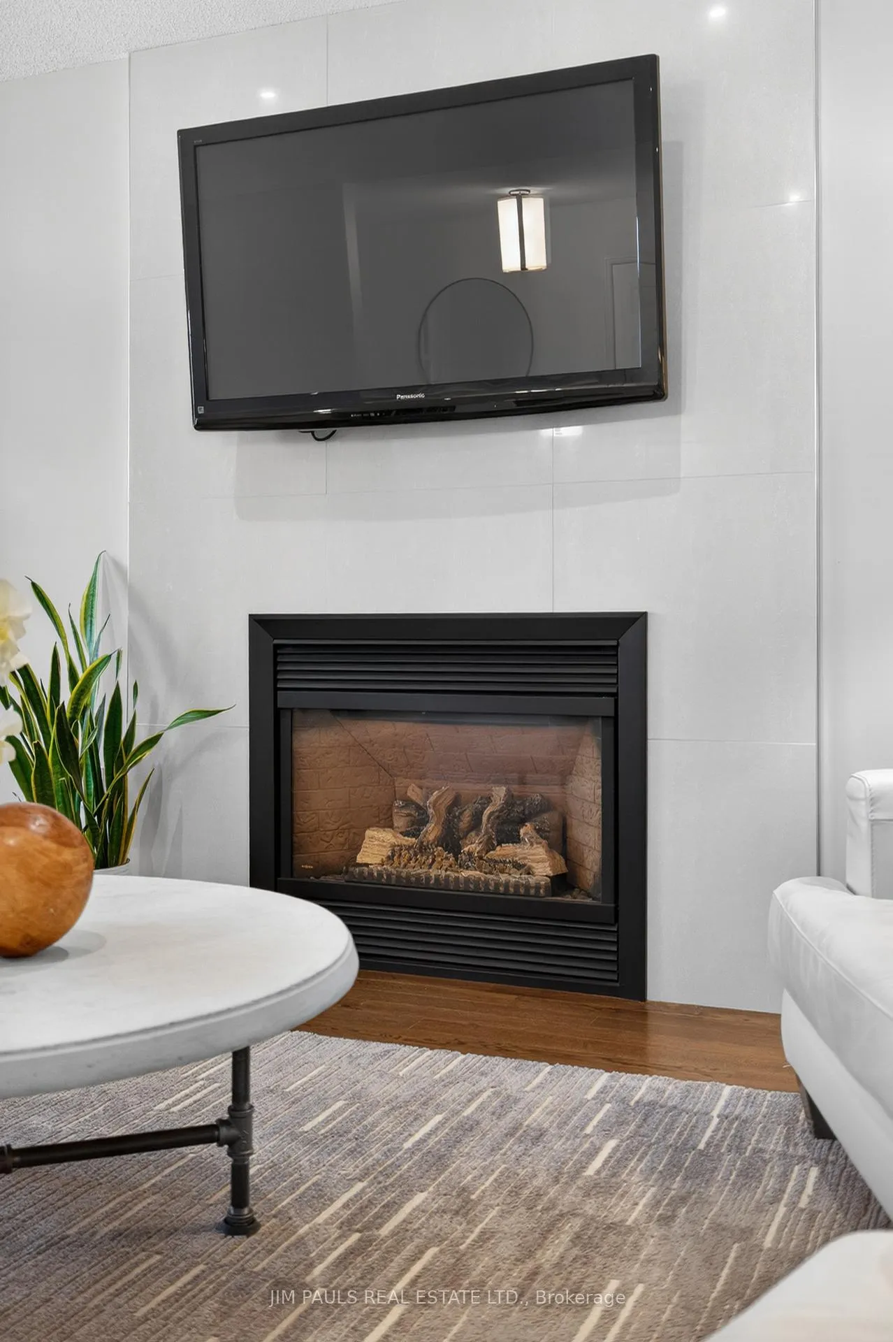 Photo 9 of 802 Upper Horning Road, Hamilton, Gurnett — HOMEH
