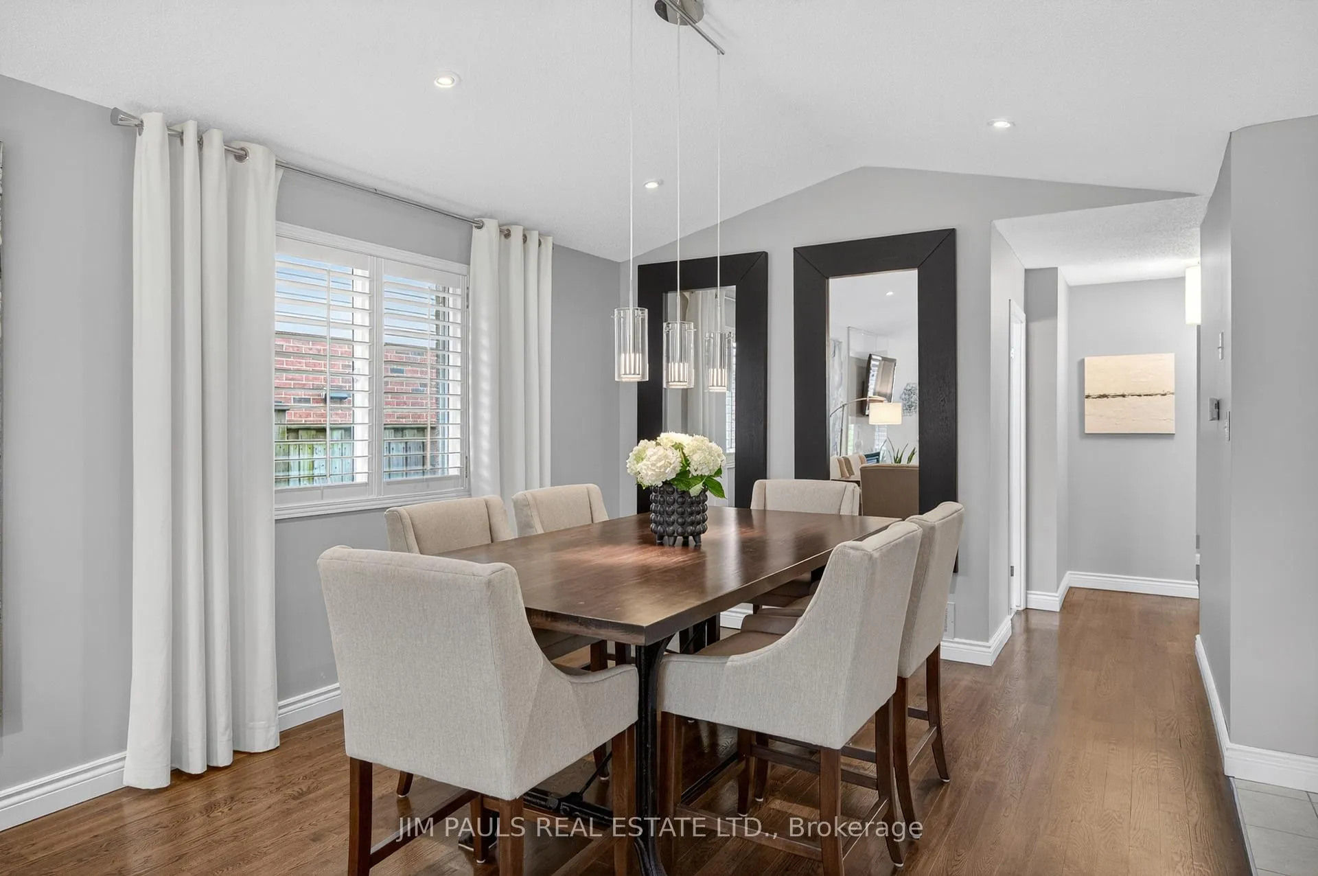 Photo 11 of 802 Upper Horning Road, Hamilton, Gurnett — HOMEH