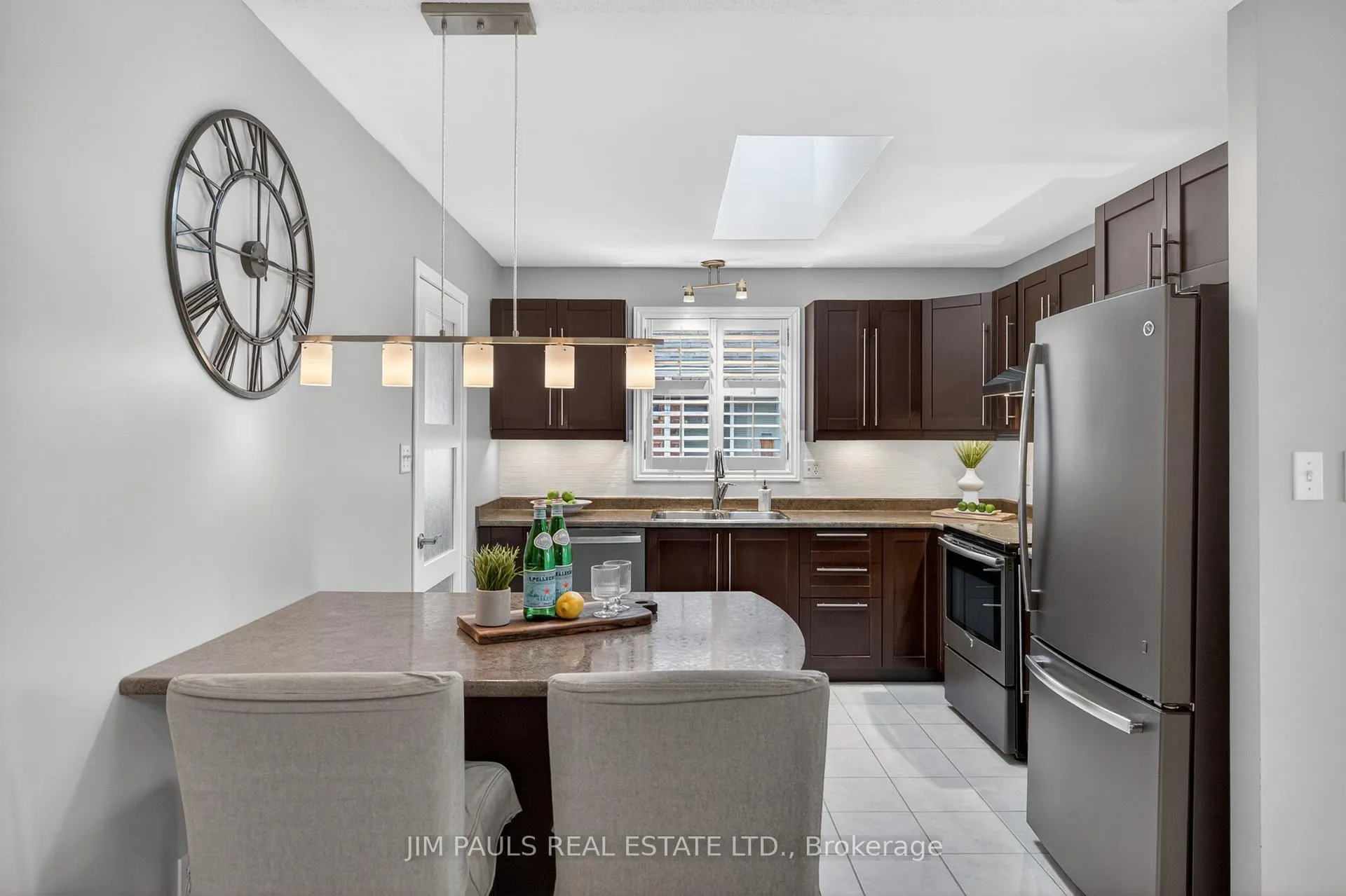 Photo 18 of 802 Upper Horning Road, Hamilton, Gurnett — HOMEH
