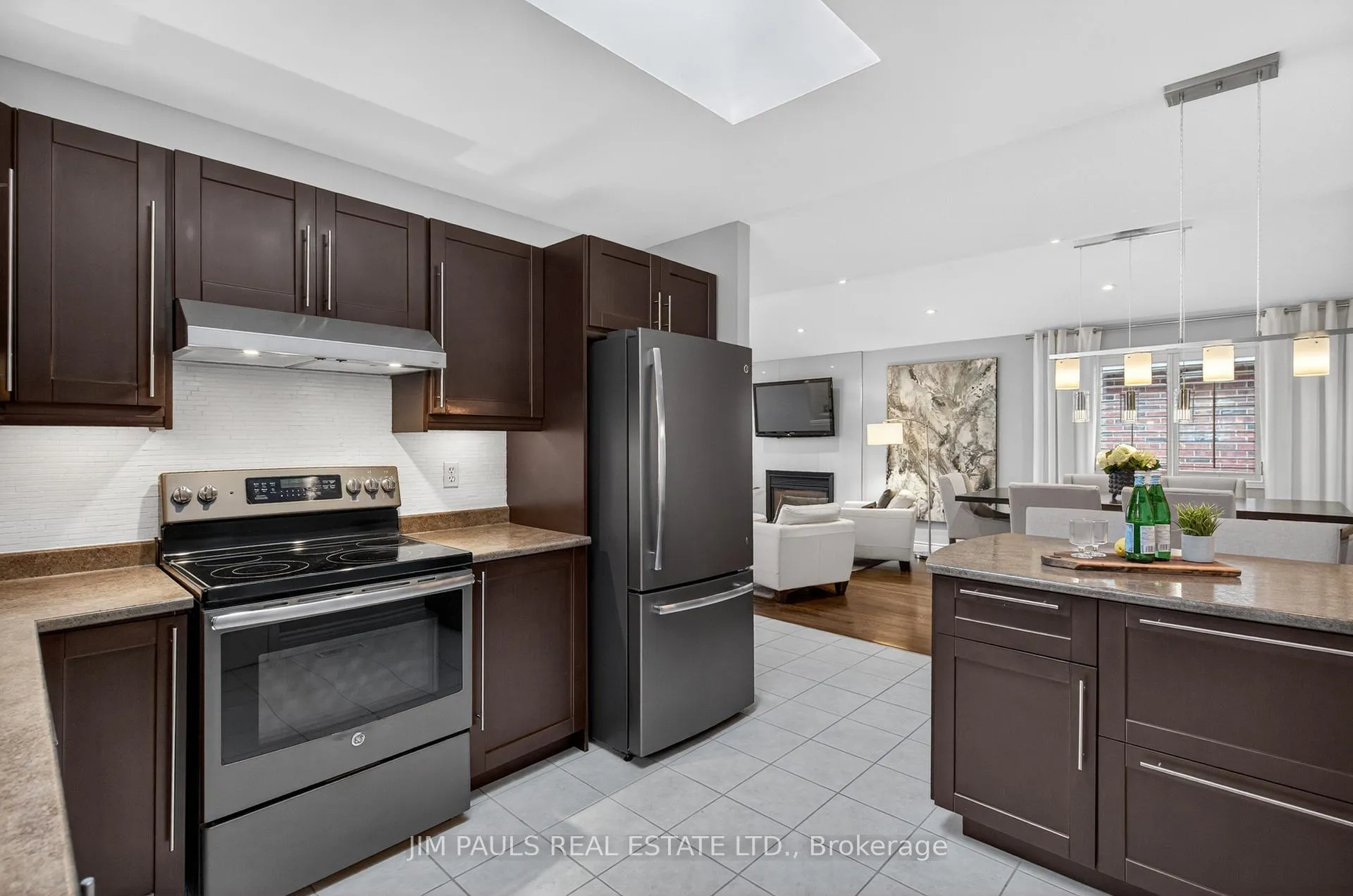 Photo 21 of 802 Upper Horning Road, Hamilton, Gurnett — HOMEH