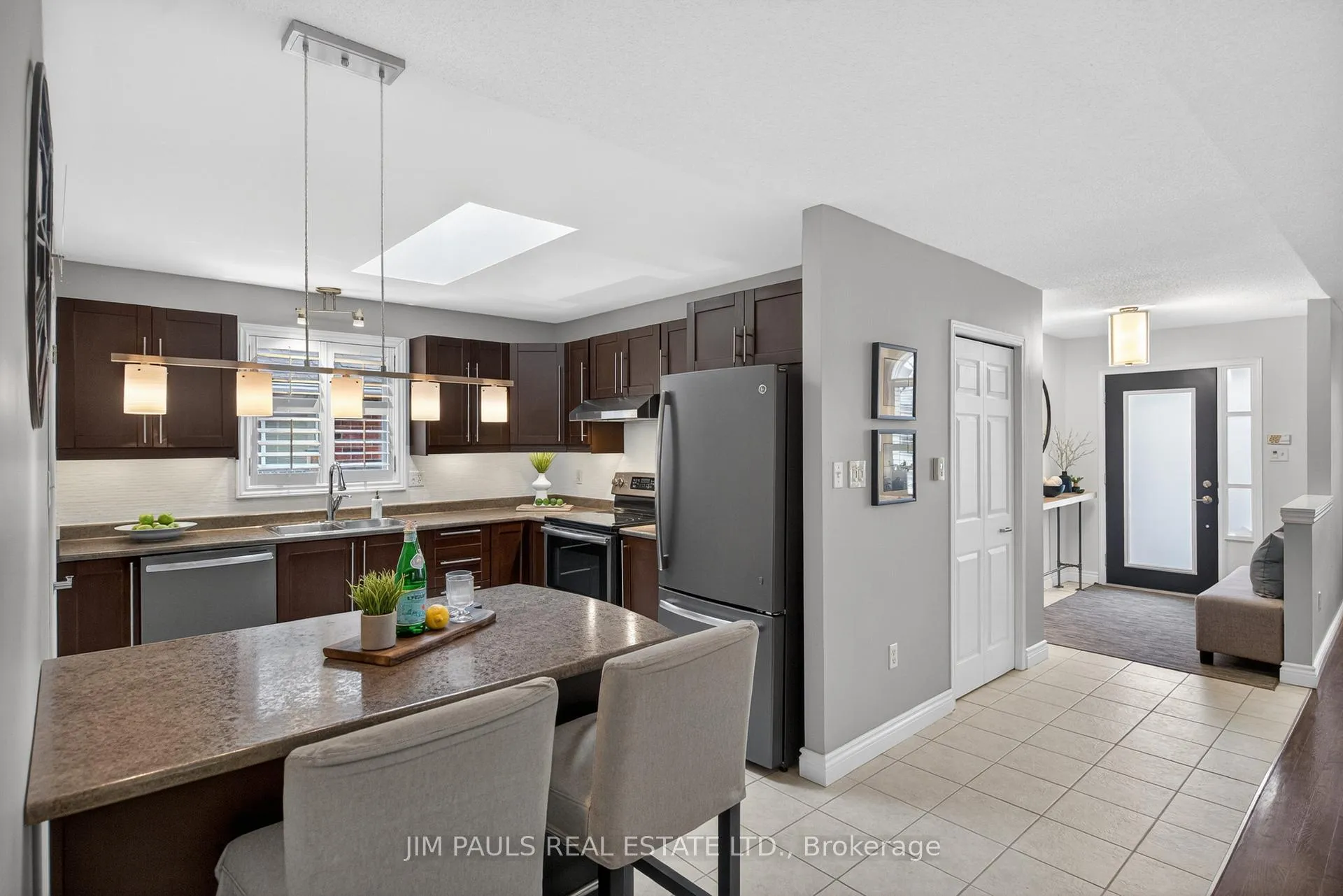 Photo 23 of 802 Upper Horning Road, Hamilton, Gurnett — HOMEH